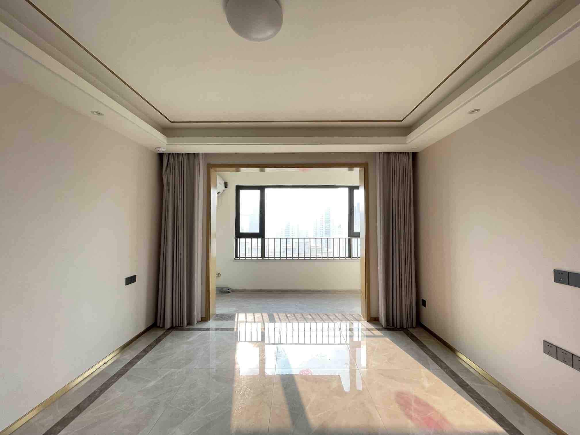 银丰玖玺城,3室2厅,360万,不满两年,中装,有电梯