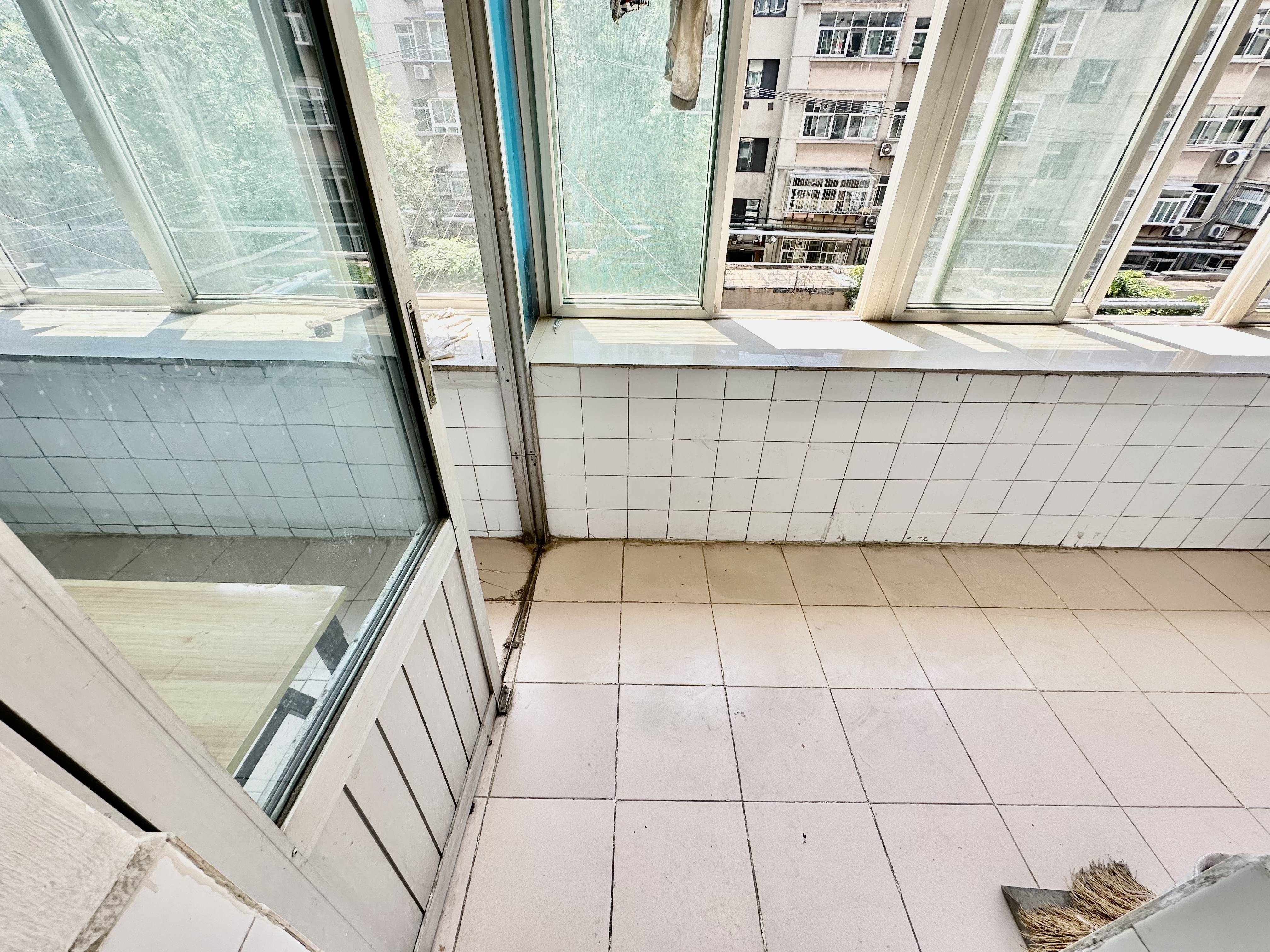 建国小经三路单位宿舍