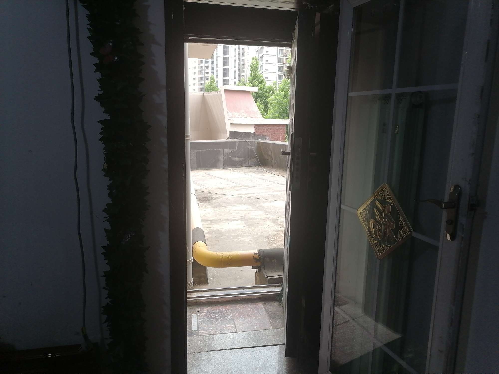官扎营新区