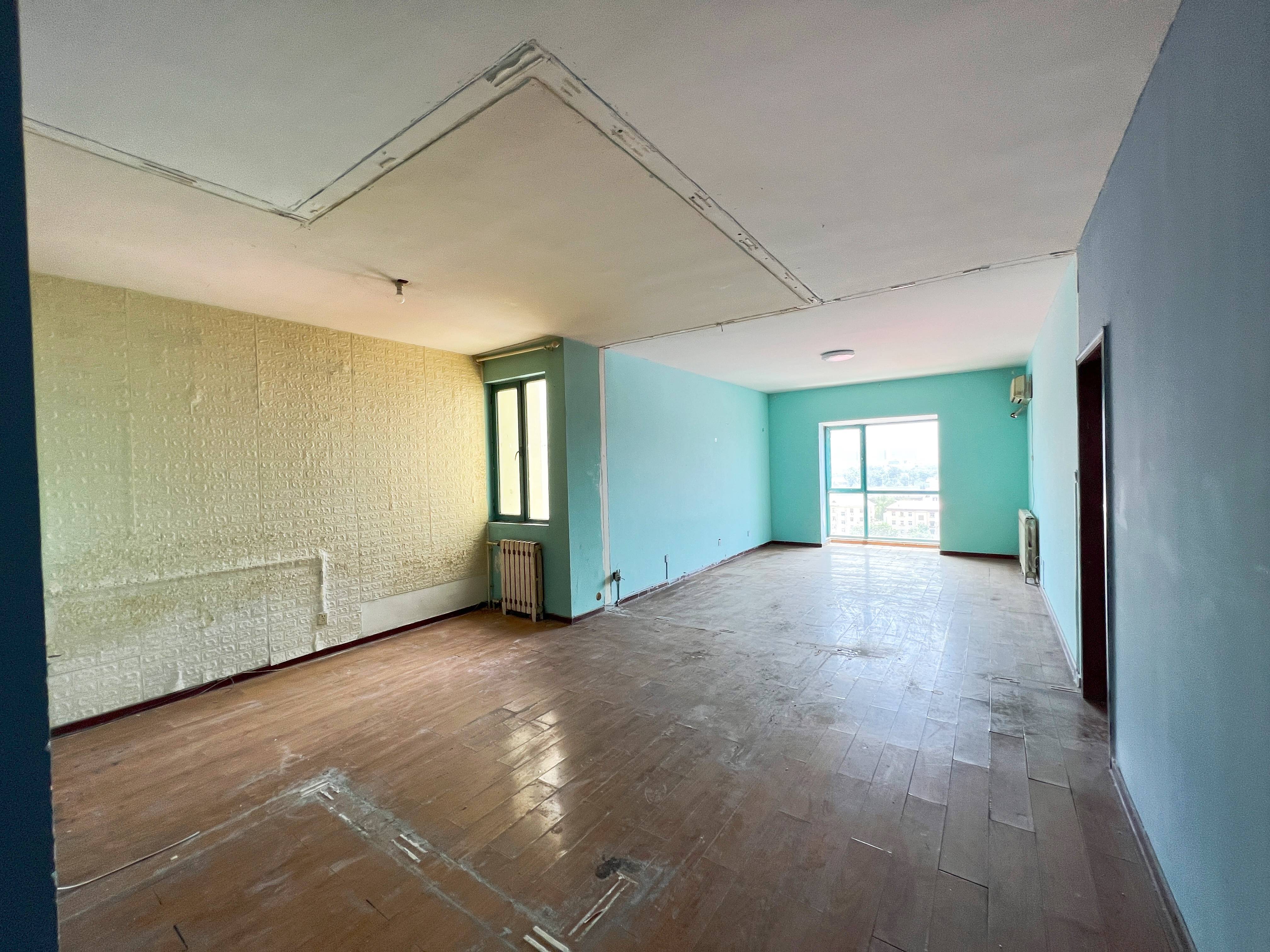  融基湖光山色,9,3室2厅,205万,清水