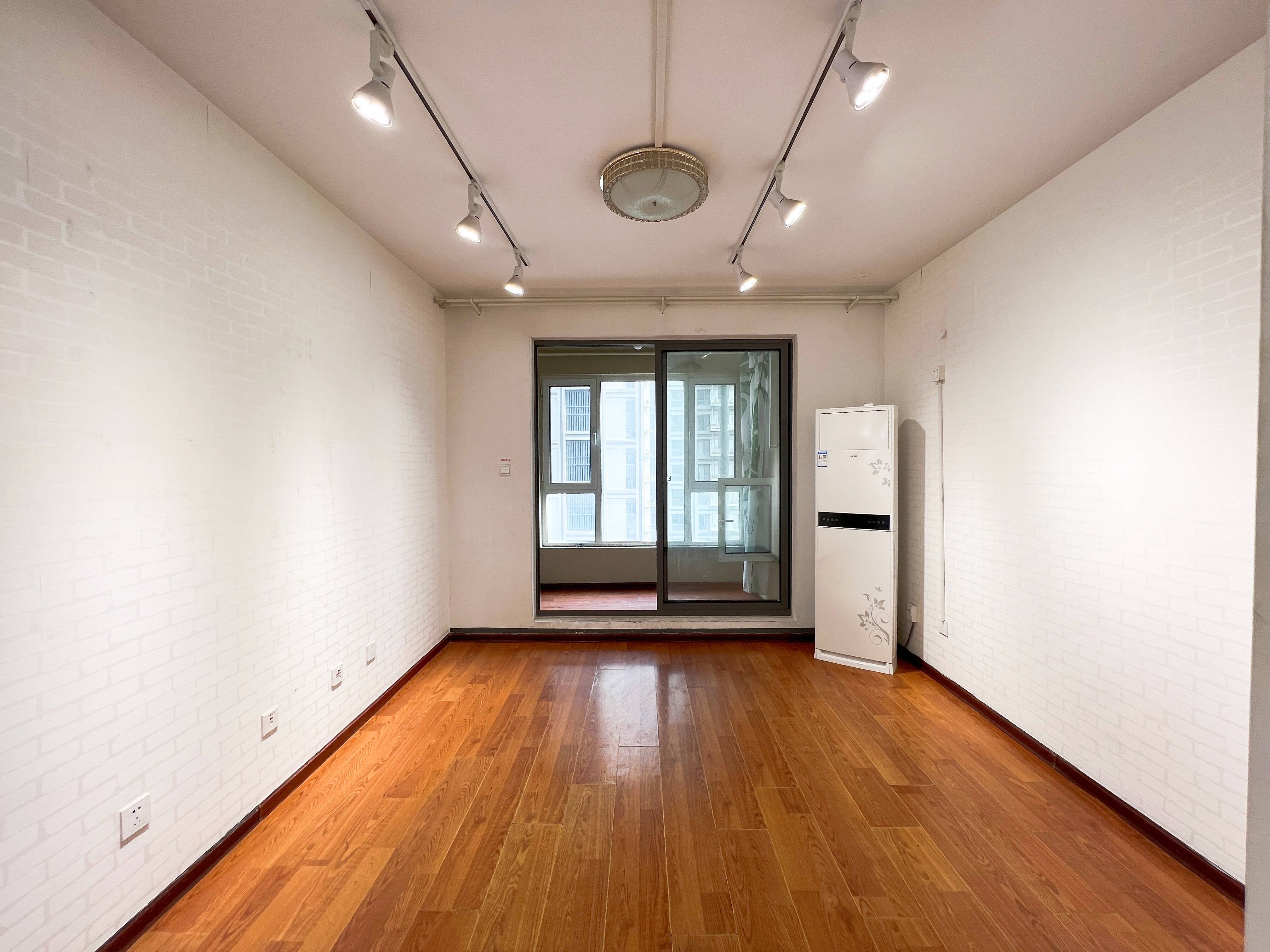  堤口路世茂天城厅卧朝阳看房方便