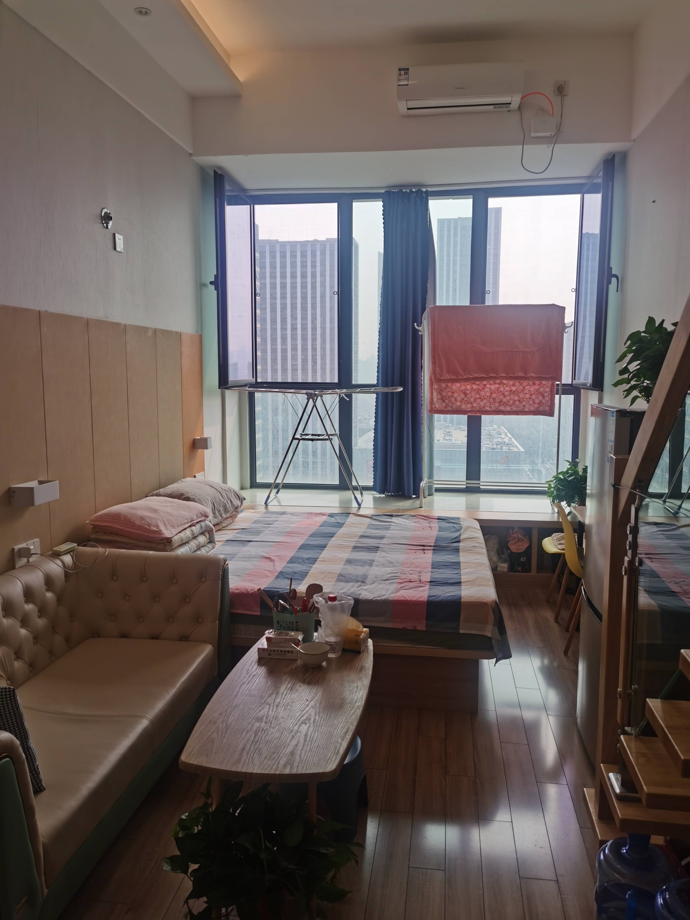 
							万科大都会万公馆