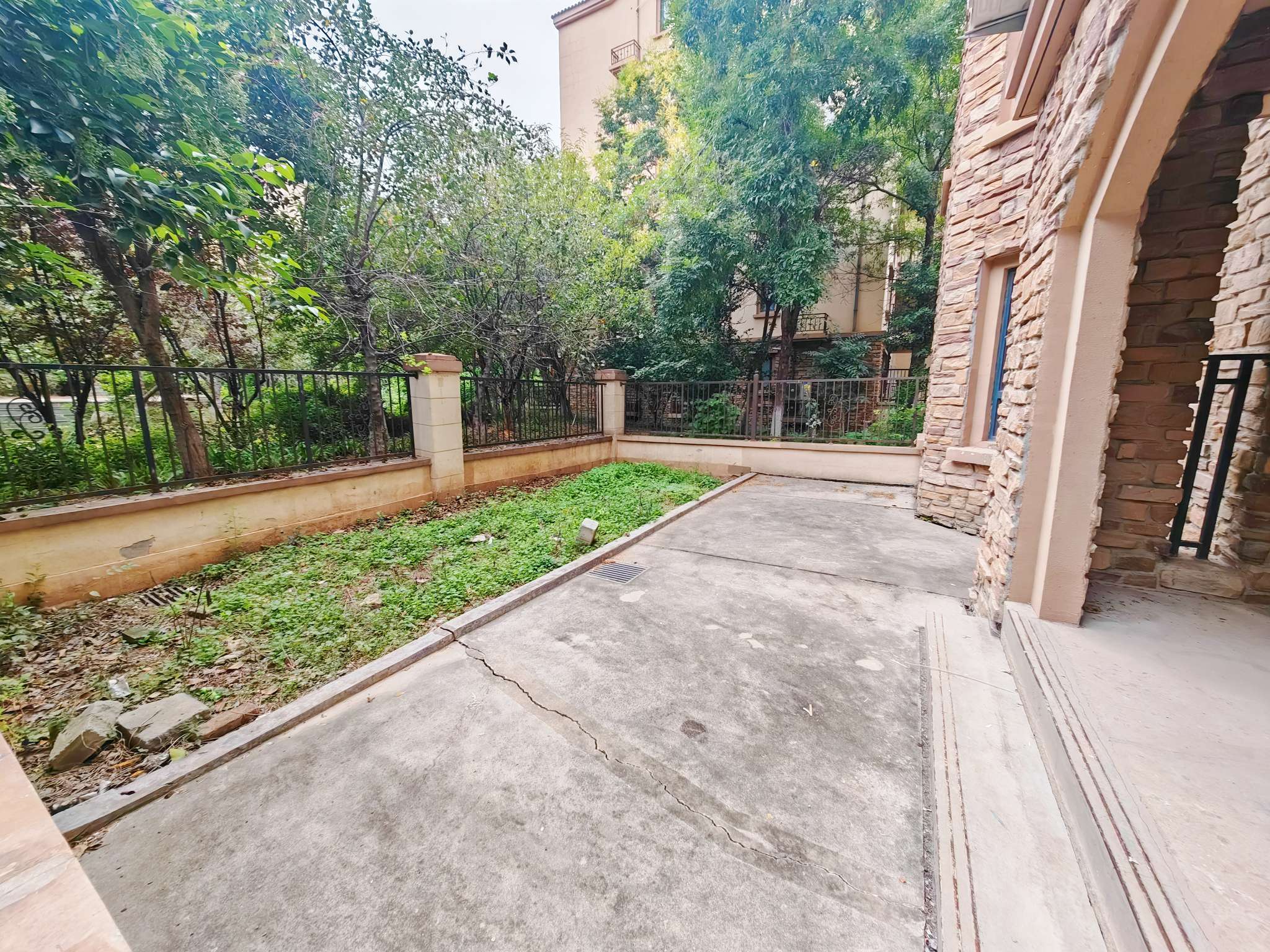  建邦原香溪谷,南北,4室3厅,390万,毛坯,有电梯
