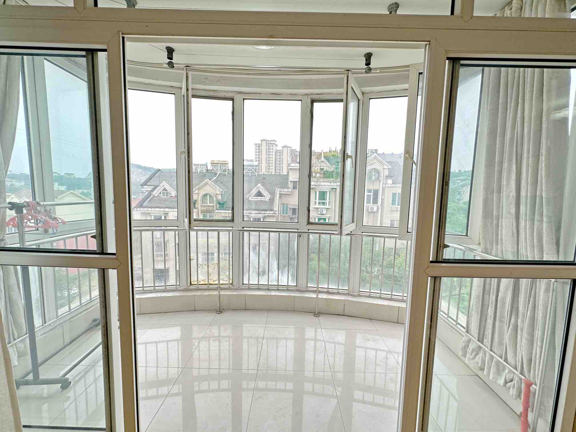 卧龙花园龙昌苑(四区)