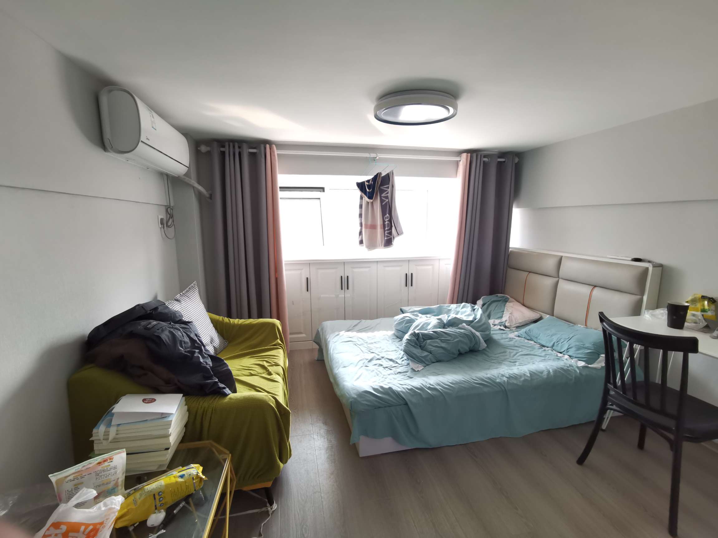 整租·精装修，家具家电齐全，拎包入住，紧靠地铁口
