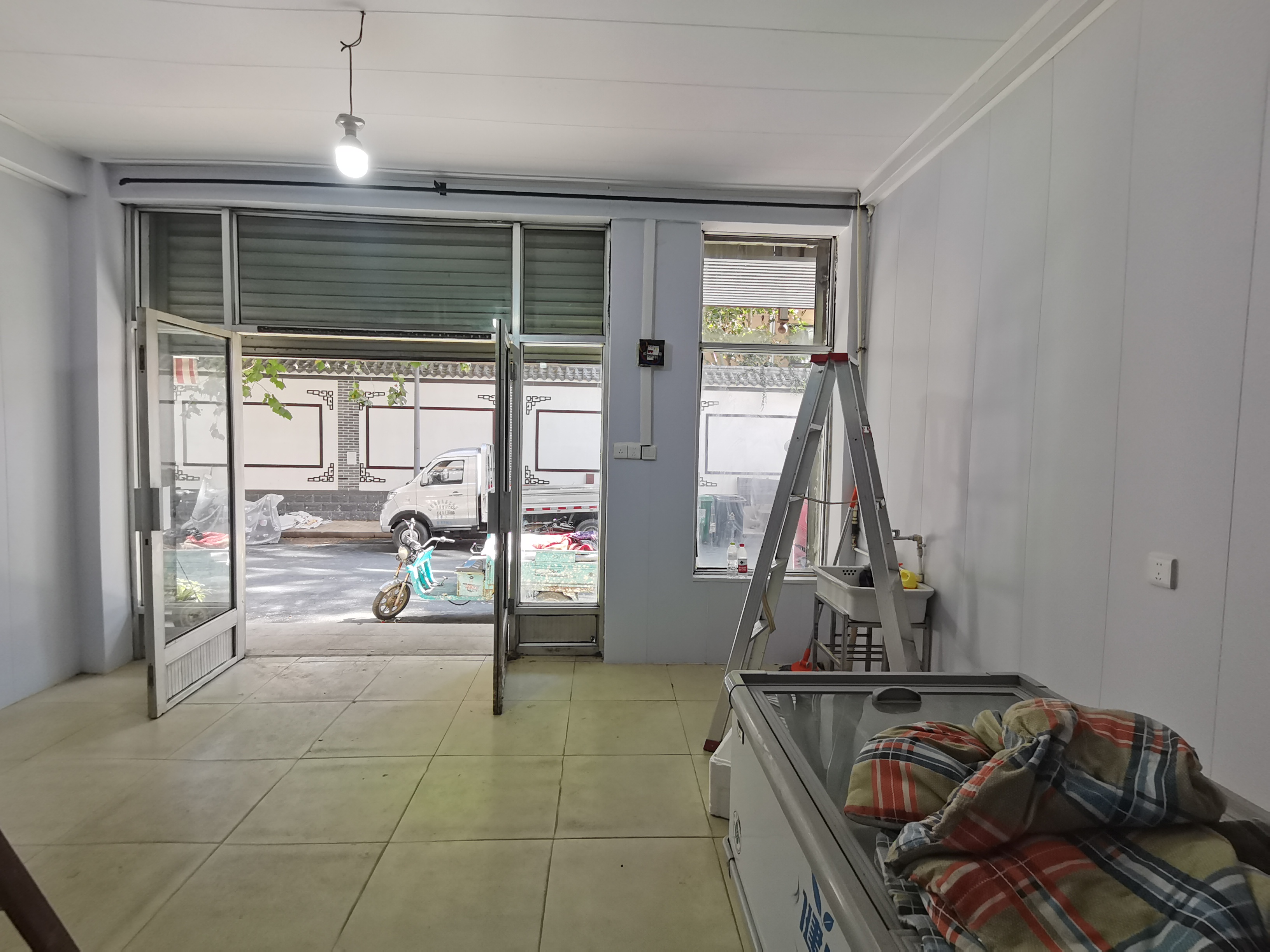 整租· 明湖小区商铺 可住可经营 紧邻大明湖 看房方便 位置好