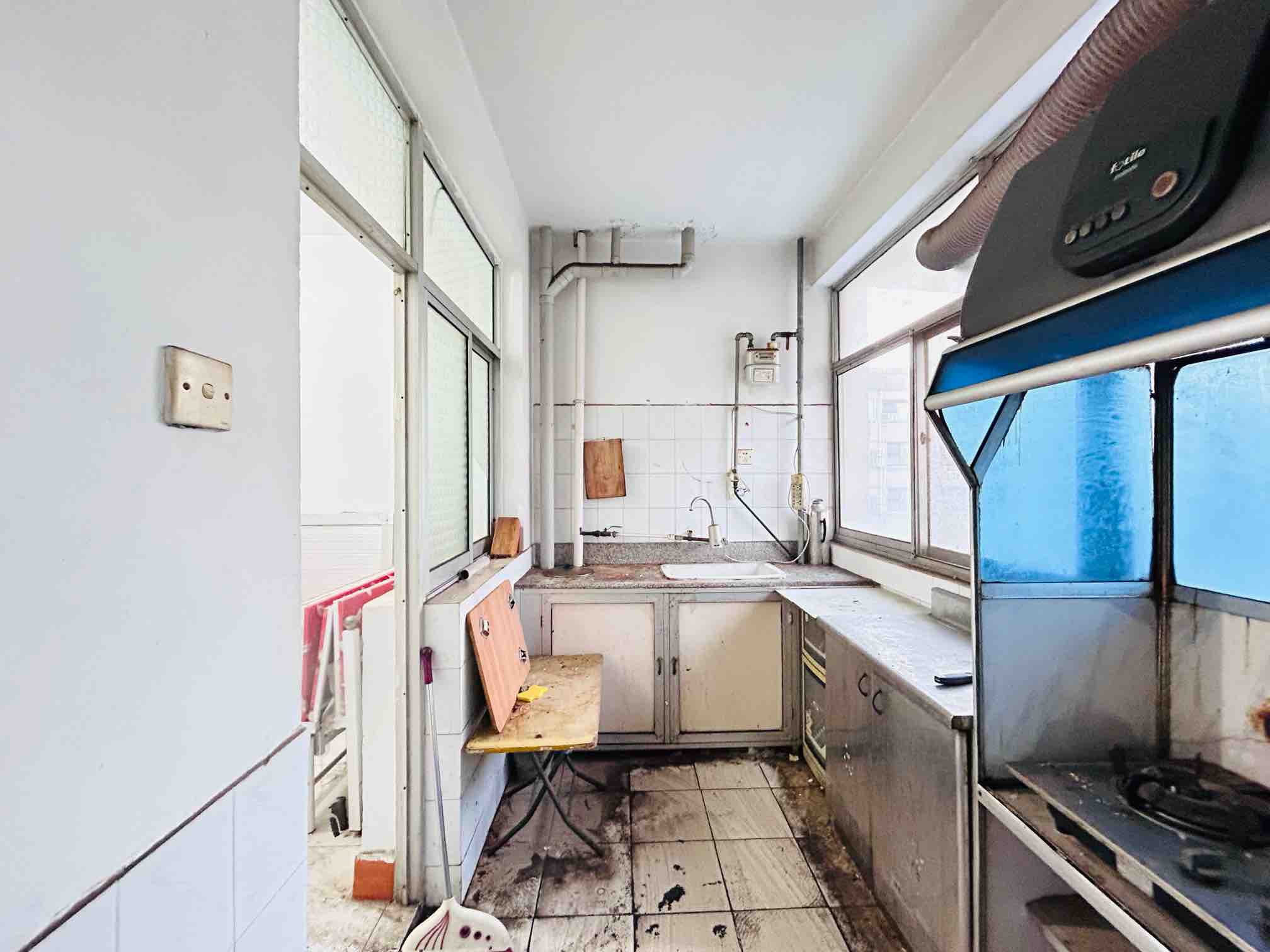 洪家楼西路82号