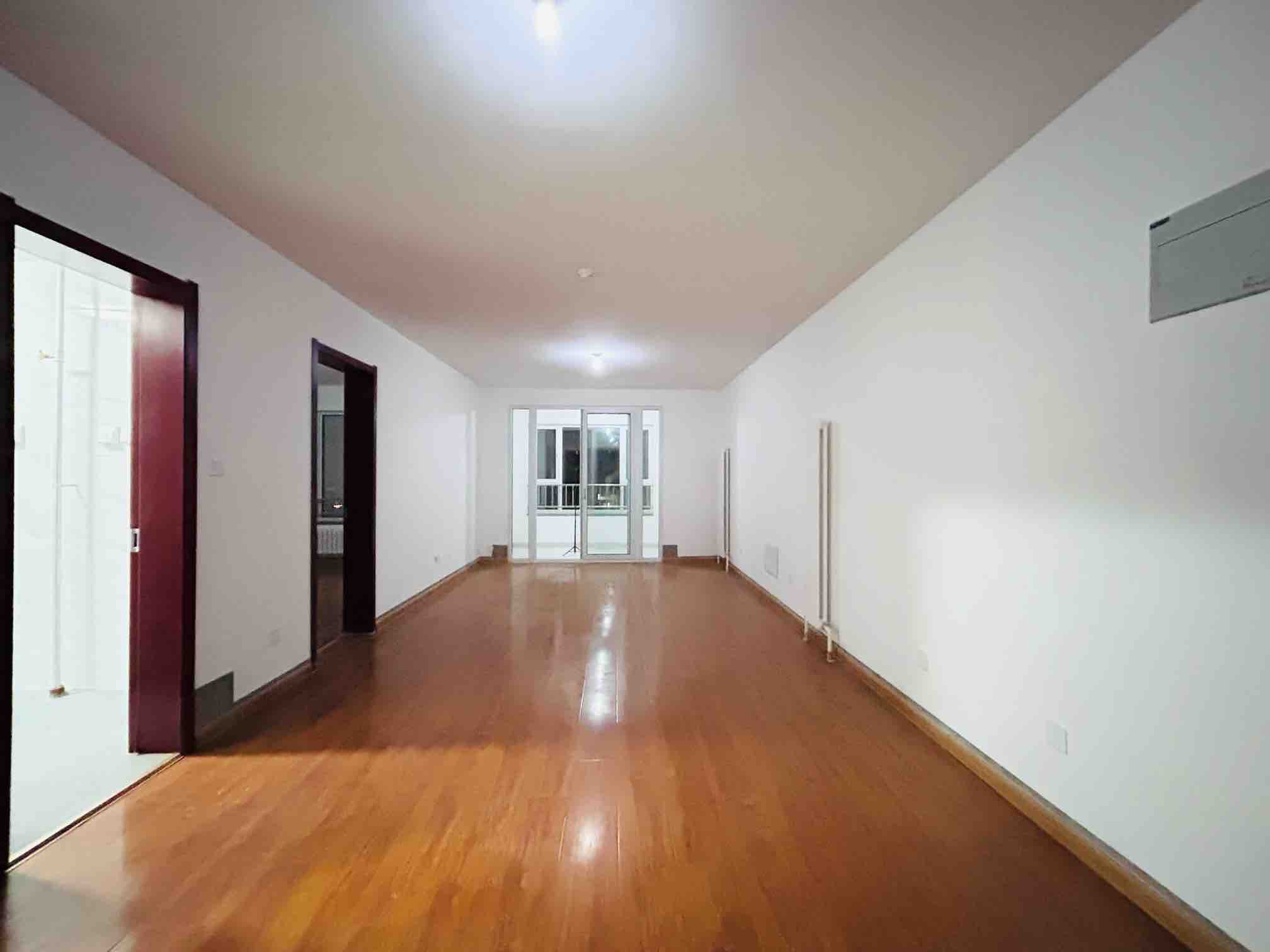  北园大街低价纯新现房，三室两厅采光好视野棒