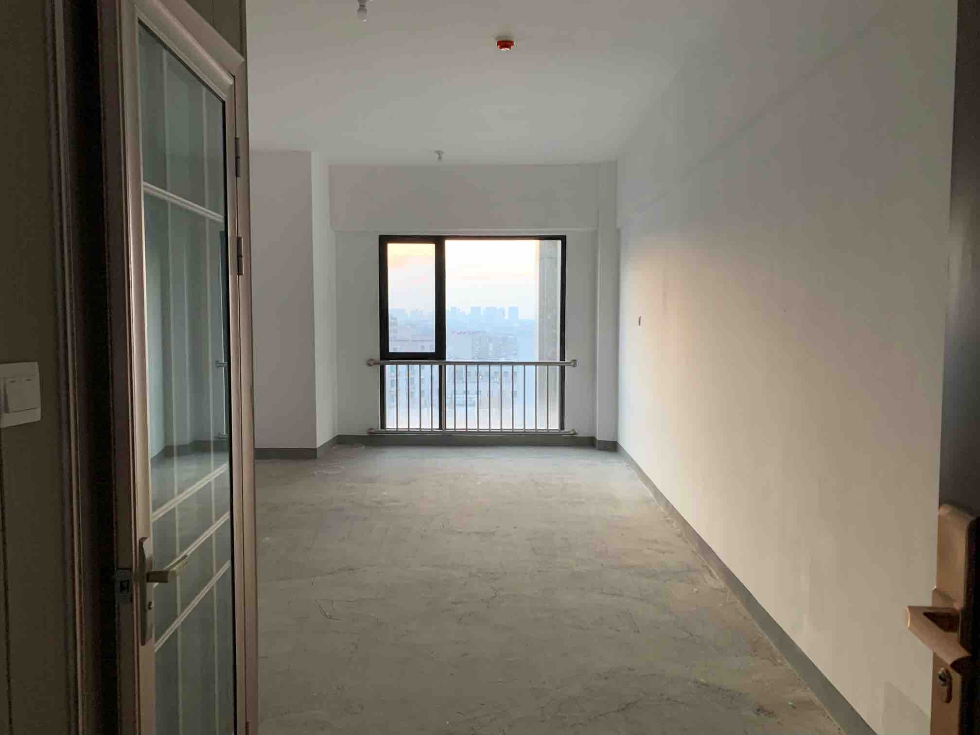  瑞驰万隆广场 西