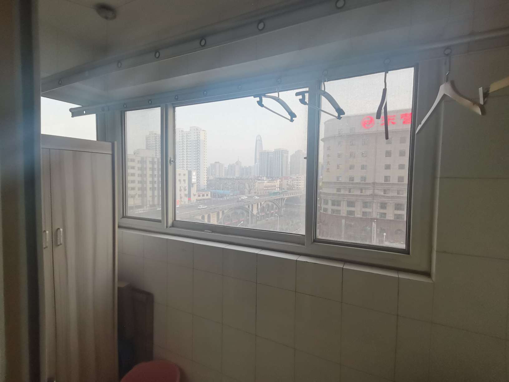 官扎营新区