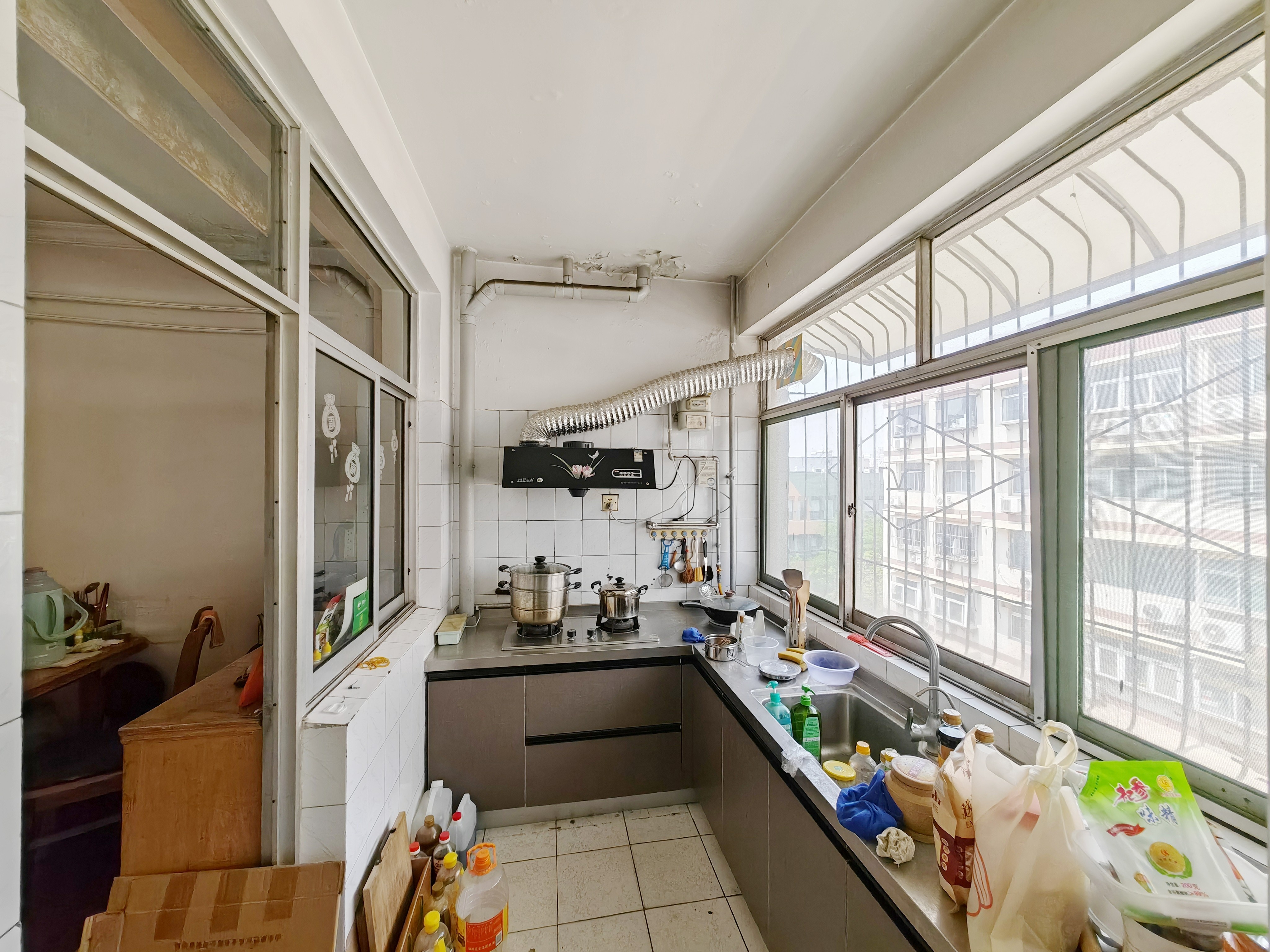 洪家楼西路82号