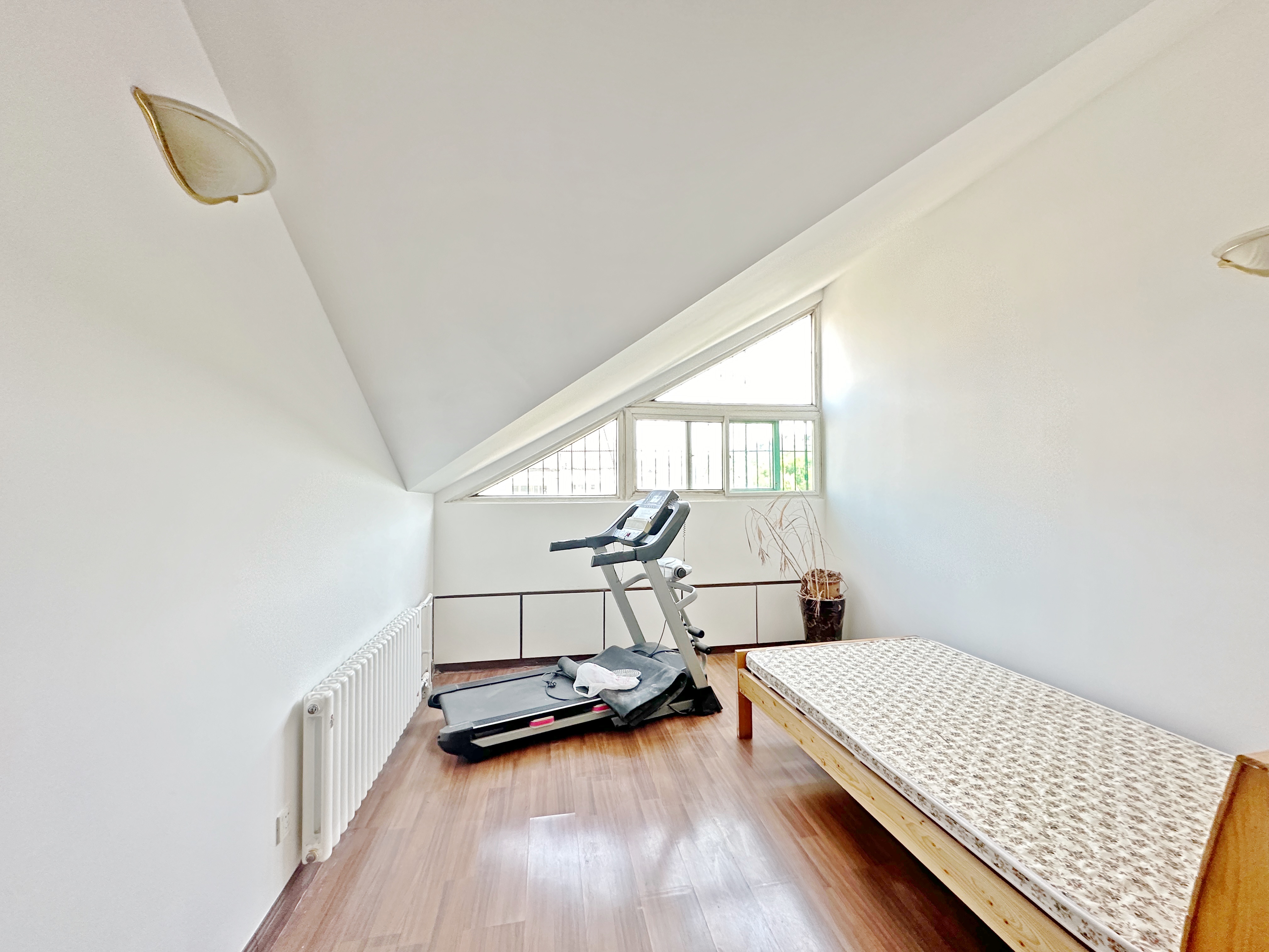 卧龙花园龙和苑