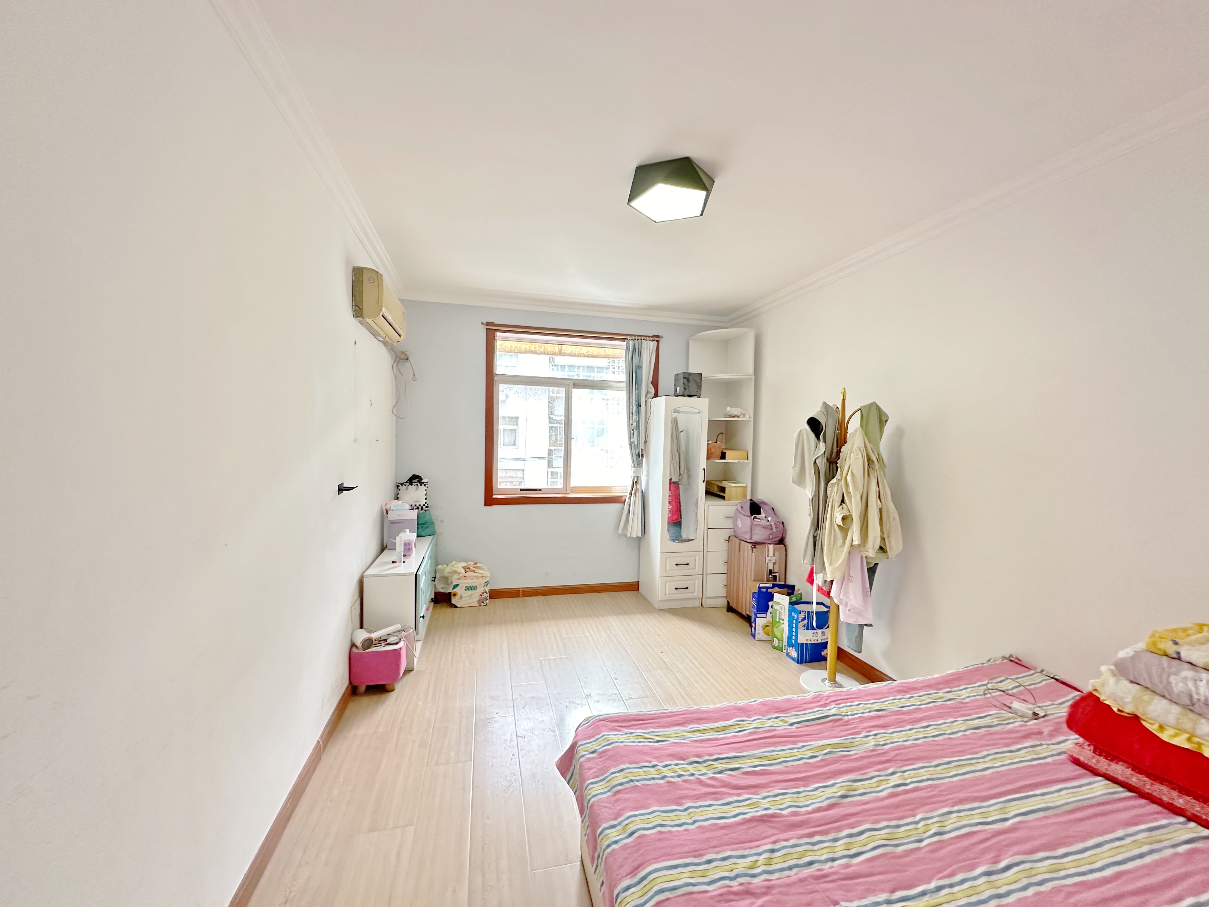 北小辛庄东街112号