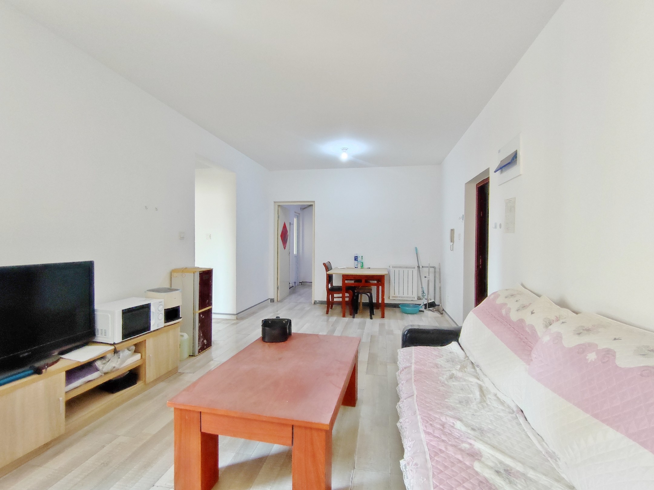  地铁口  南北通透 高楼层视野好 房主诚心卖  可谈价 