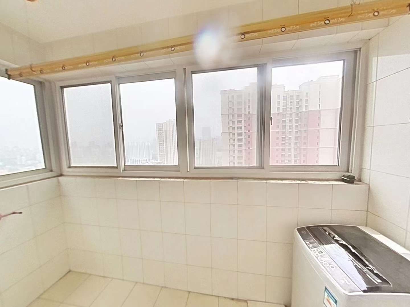 官扎营新区