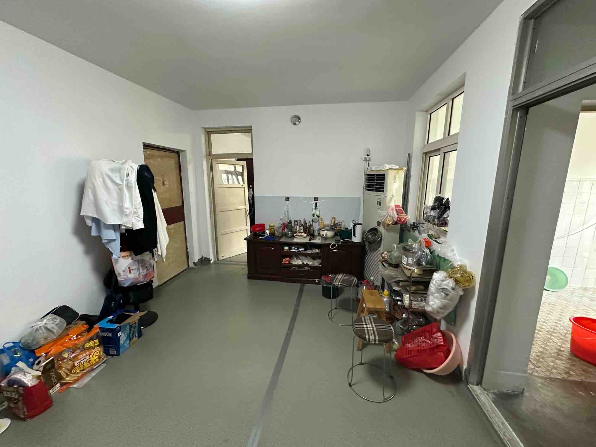 
							老屯铁路小区