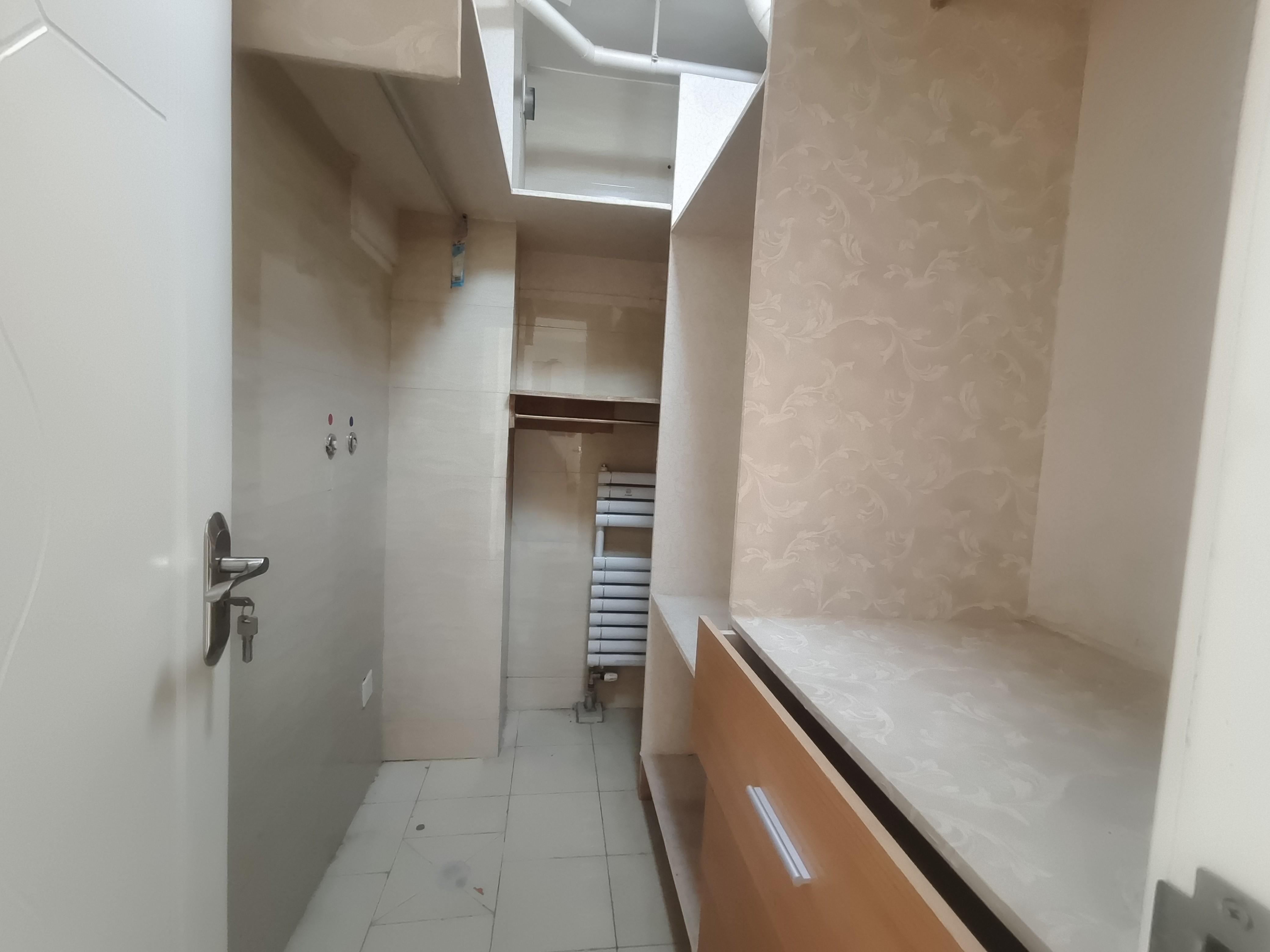 鲍德现代逸城