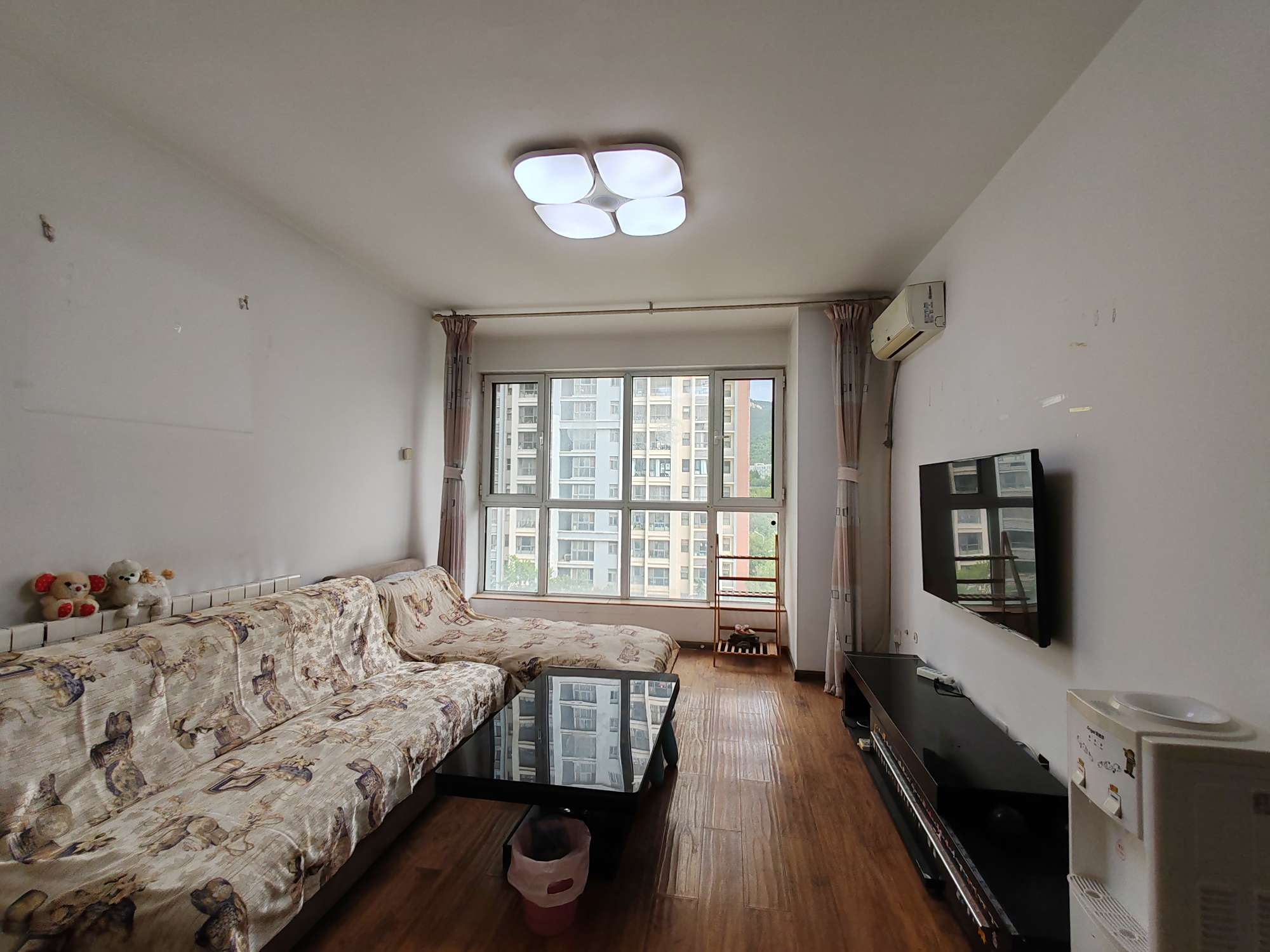 整租·鲁能领秀城中央公园(十七、十八区) 精装两室两厅家具家电。