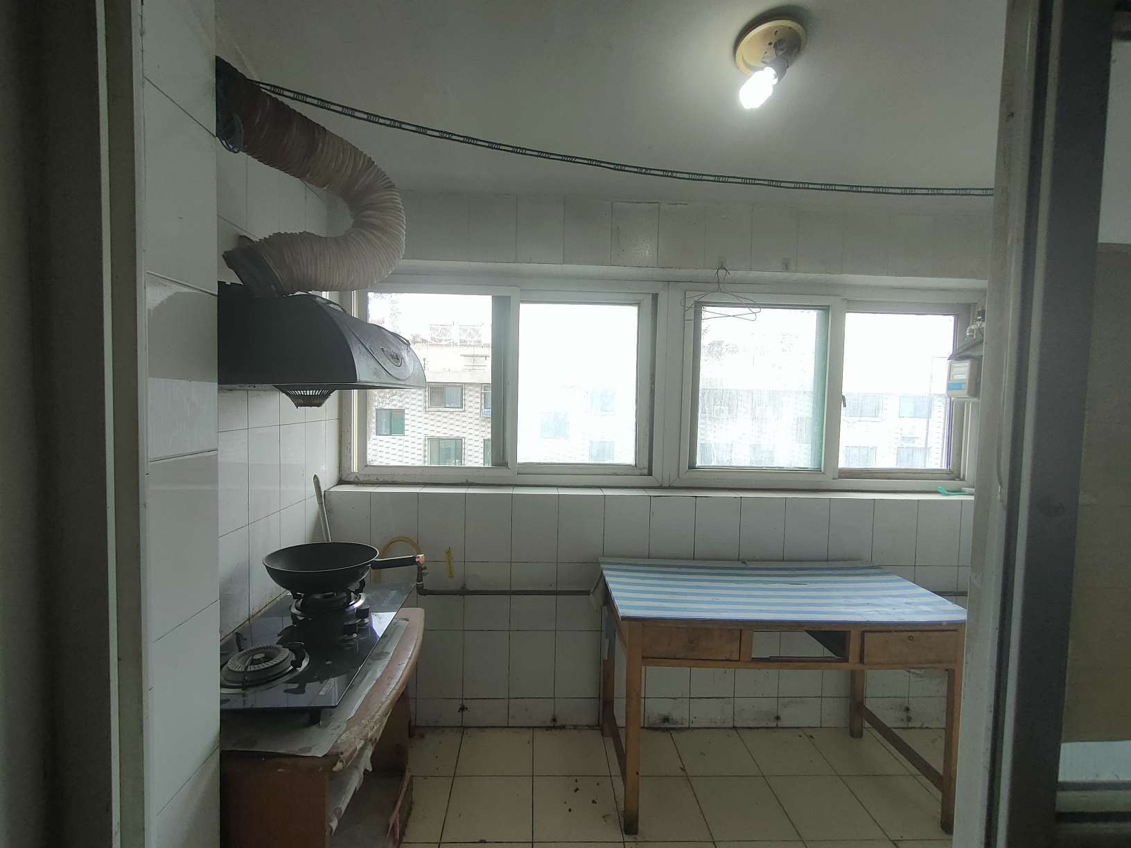 高墙王小区