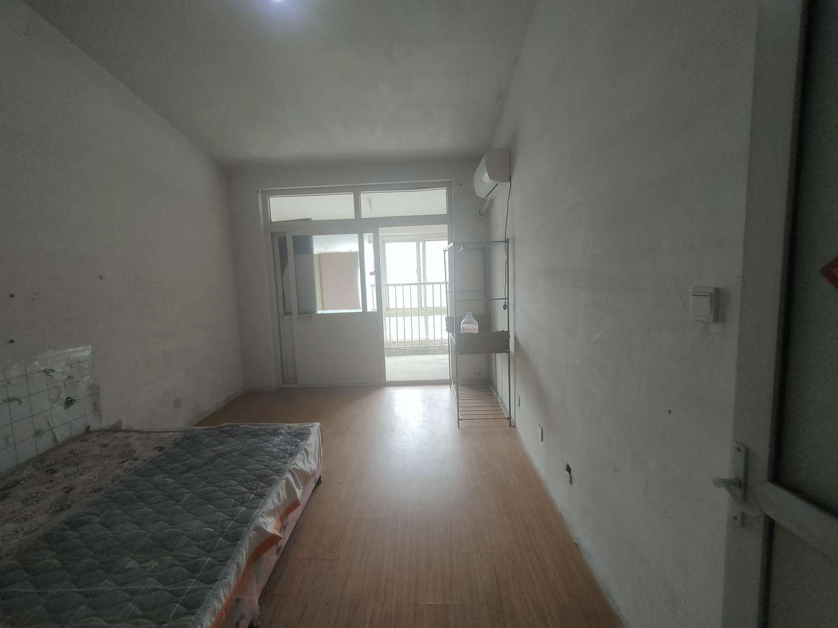 高墙王小区