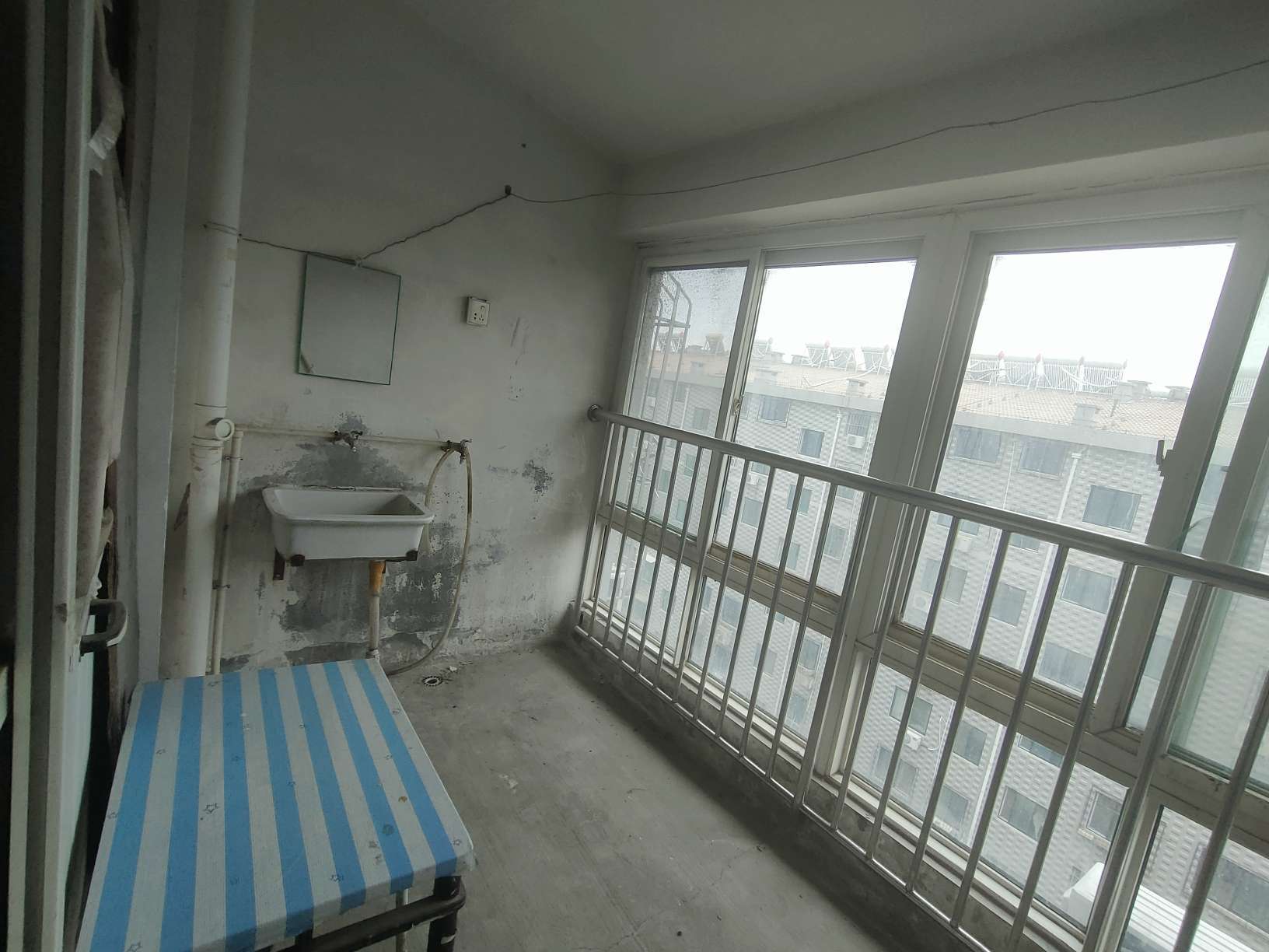 高墙王小区
