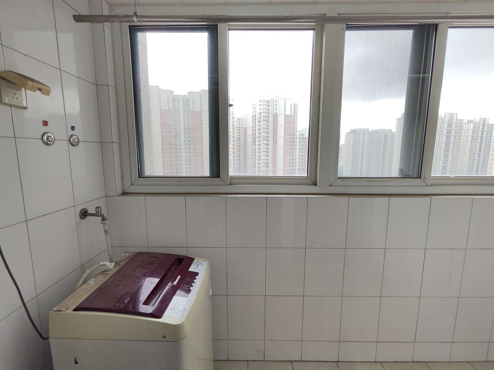 官扎营新区