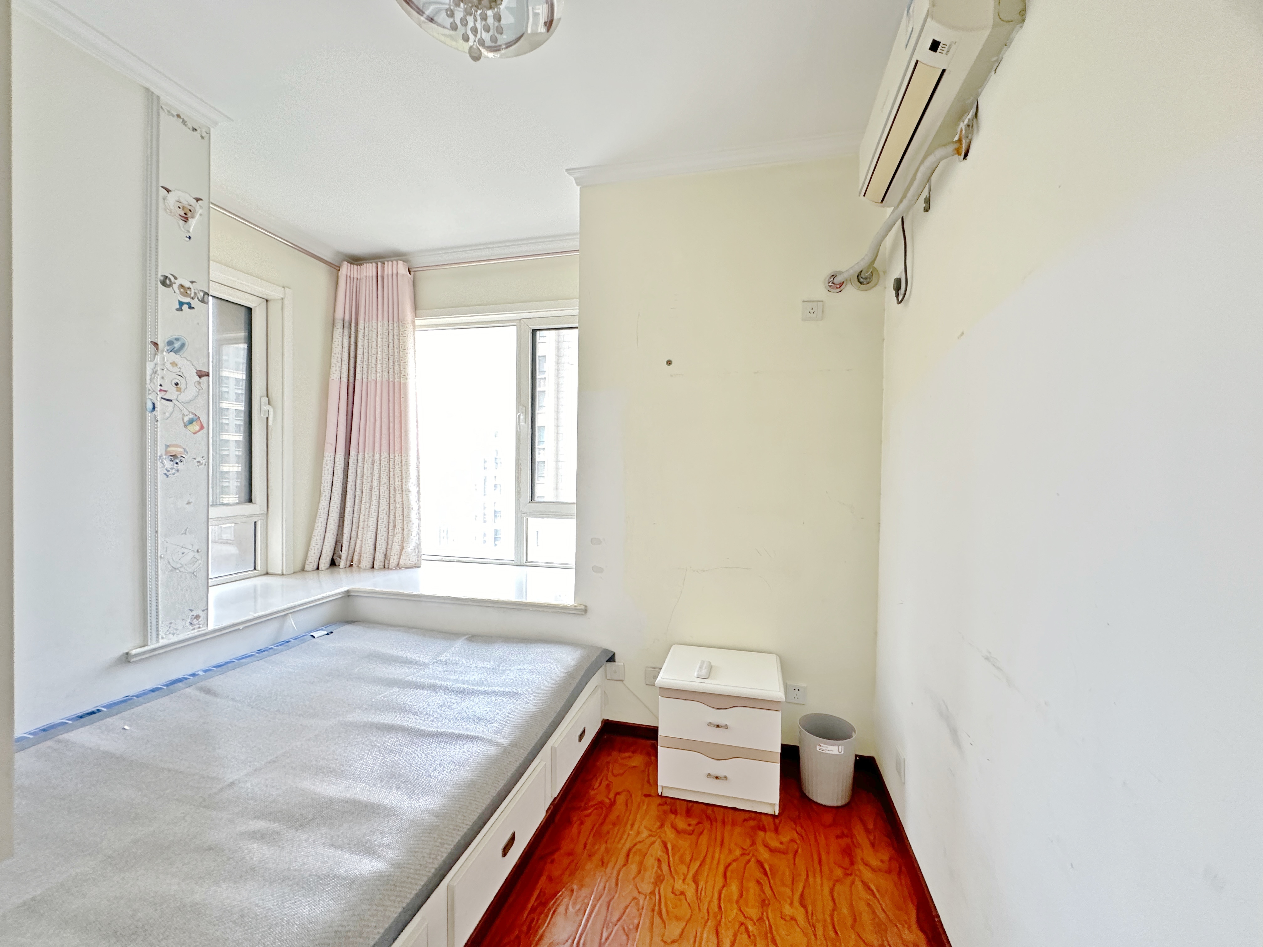 绿地新里卢浮公馆