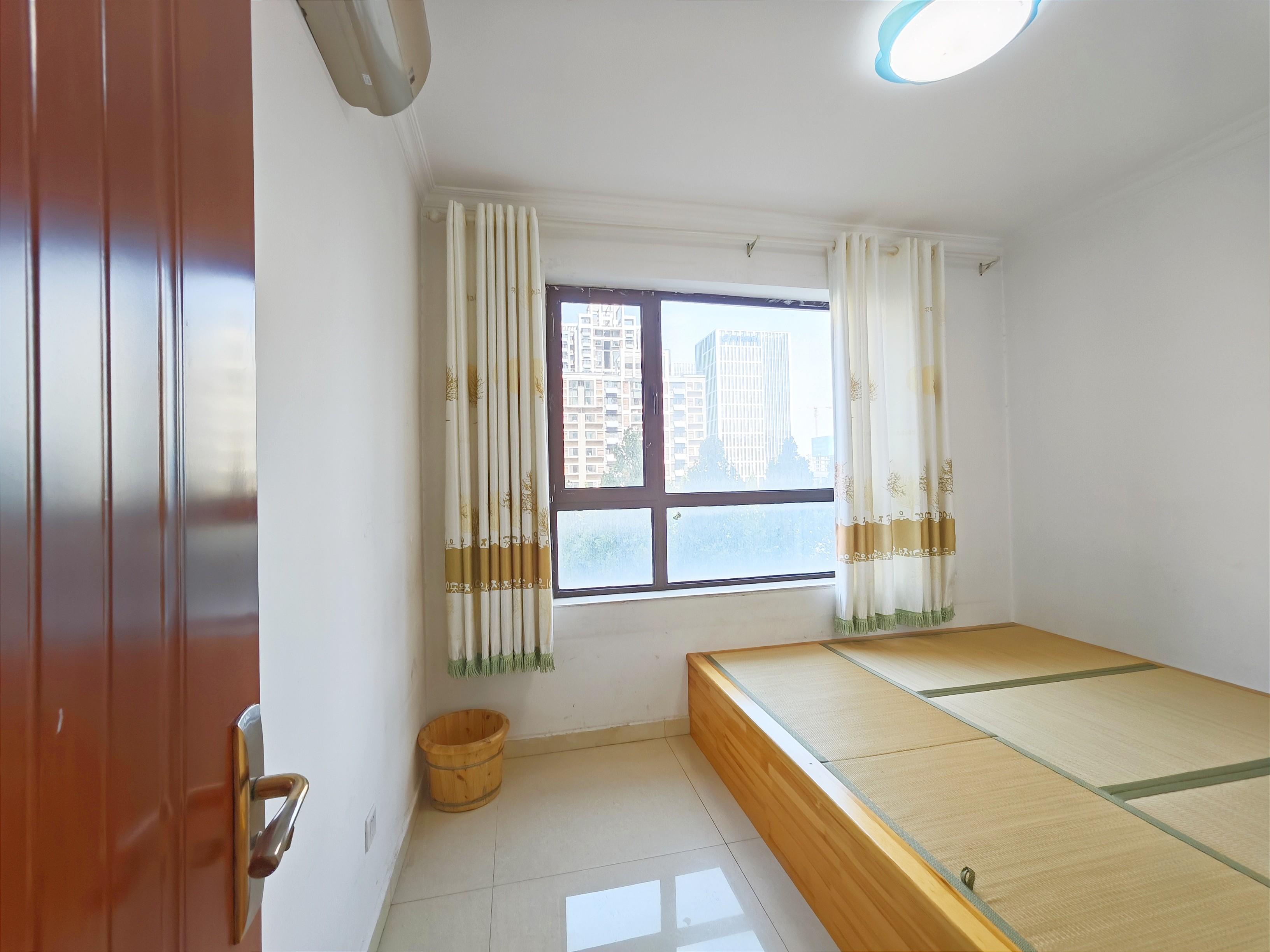 鲁邦奥林逸城东区