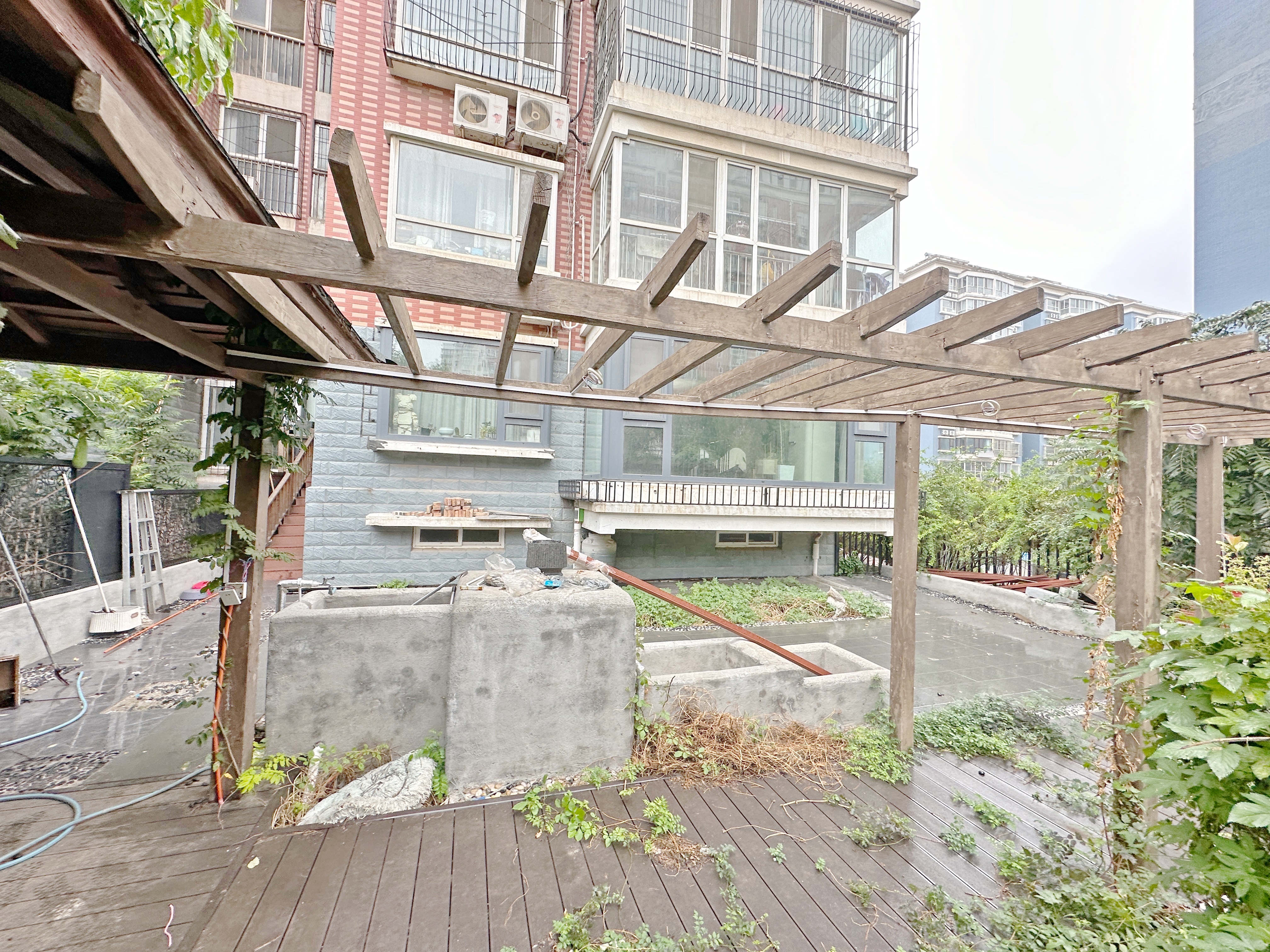 卧龙花园龙泰苑