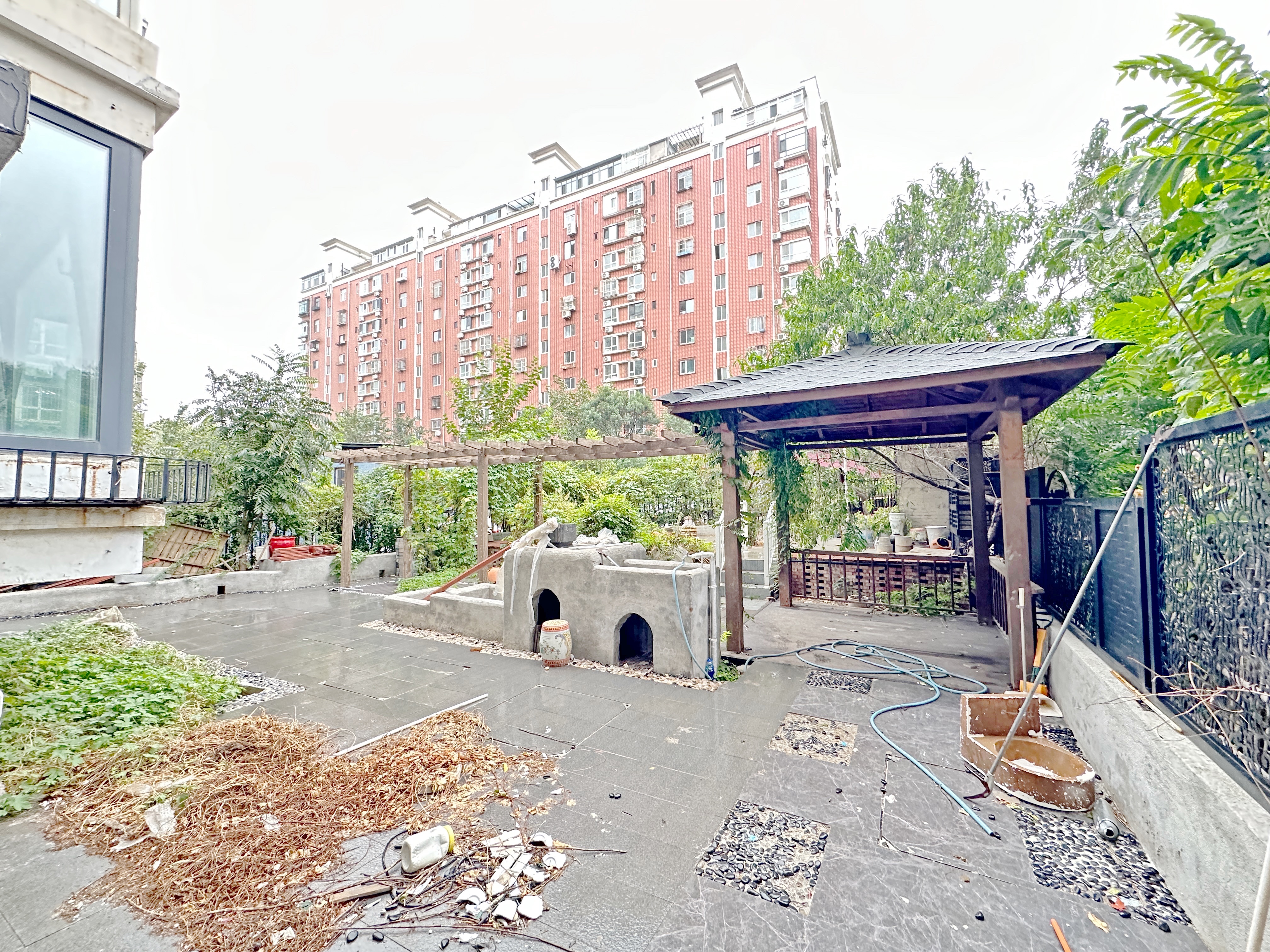 卧龙花园龙泰苑