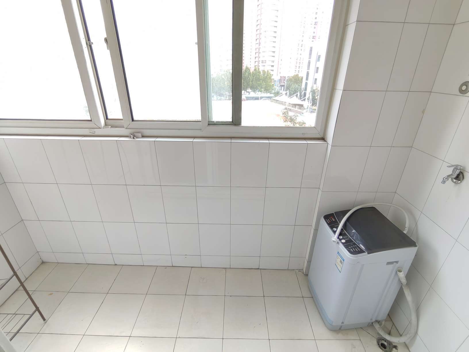 官扎营新区
