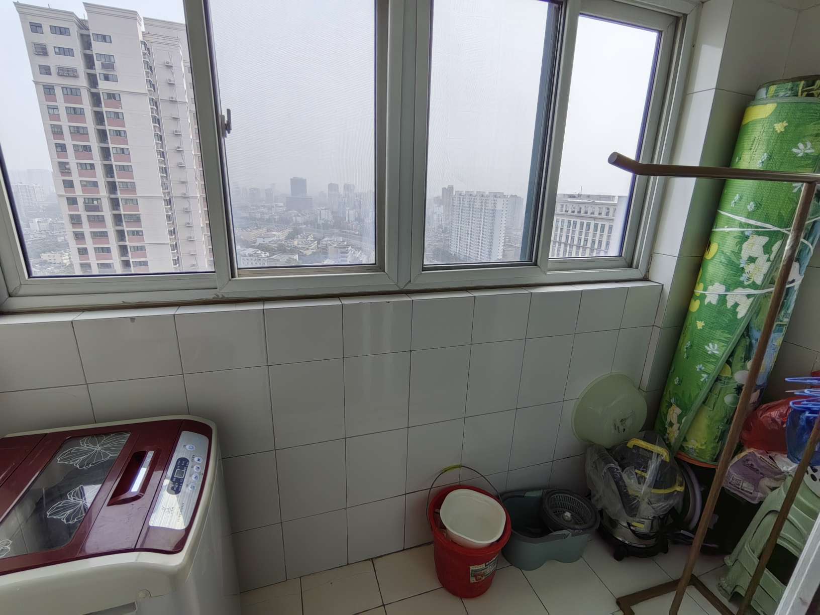 官扎营新区