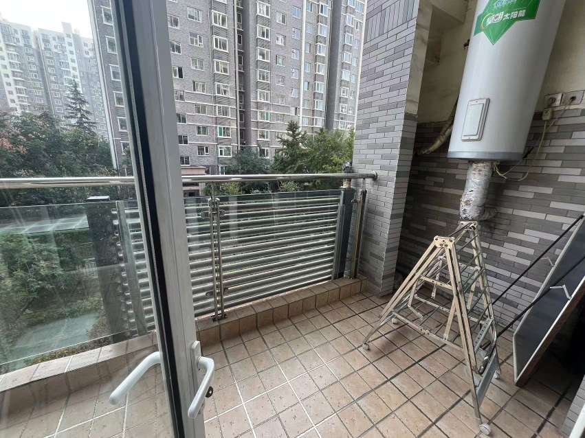 鲍德现代逸城