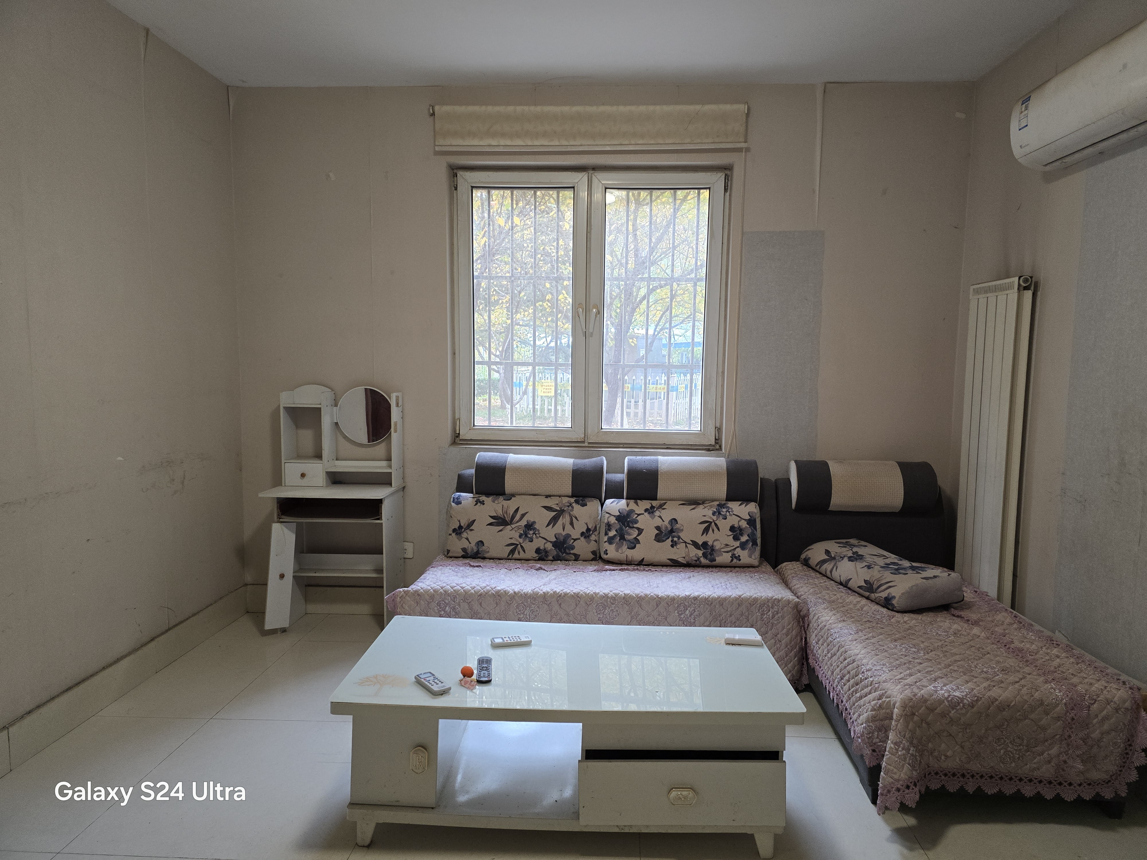 整租·南湖花苑东区精装两房，家具家电齐全，拎包入住看房方便，生活交通方便