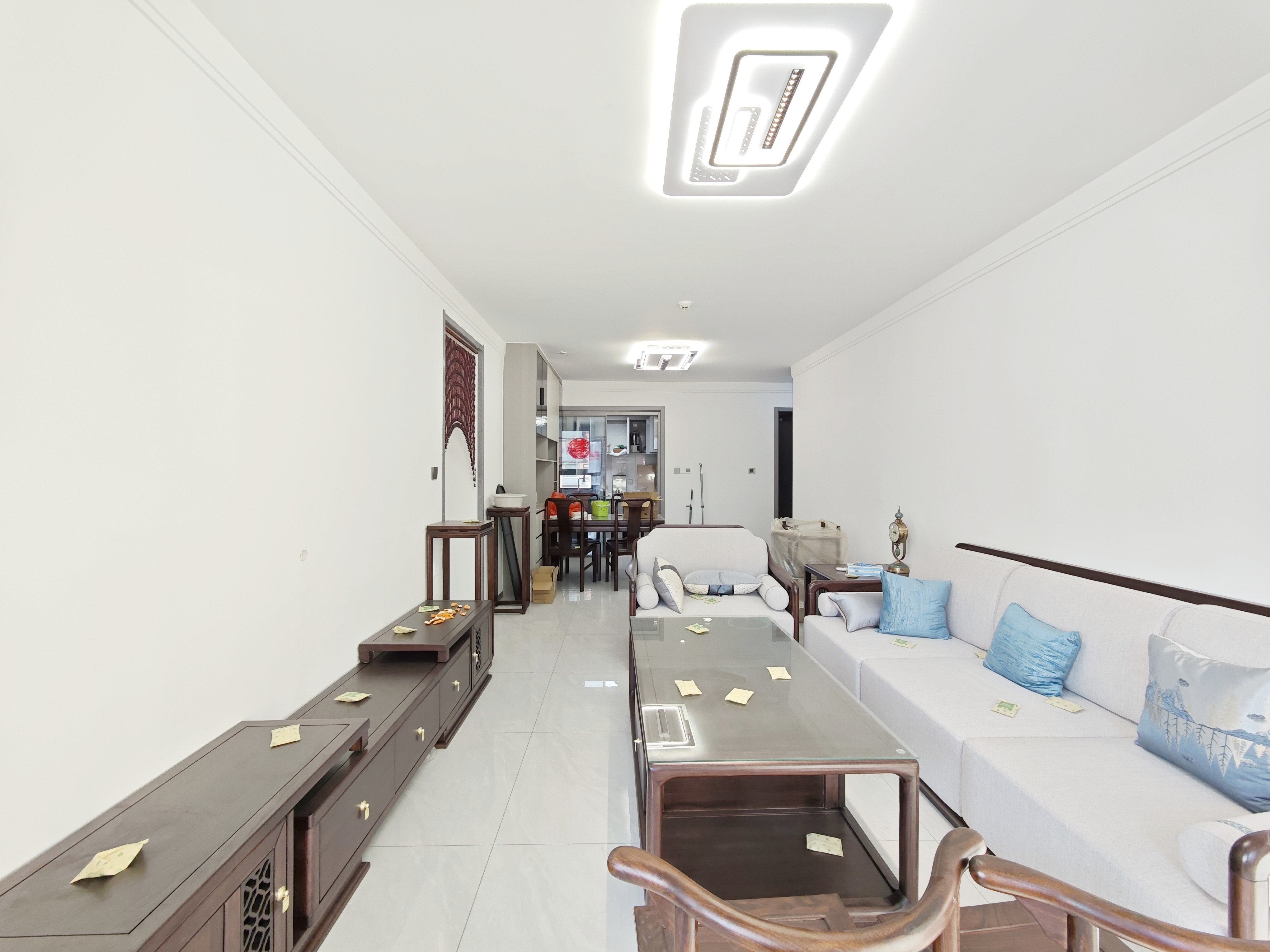  中建大学里 南北