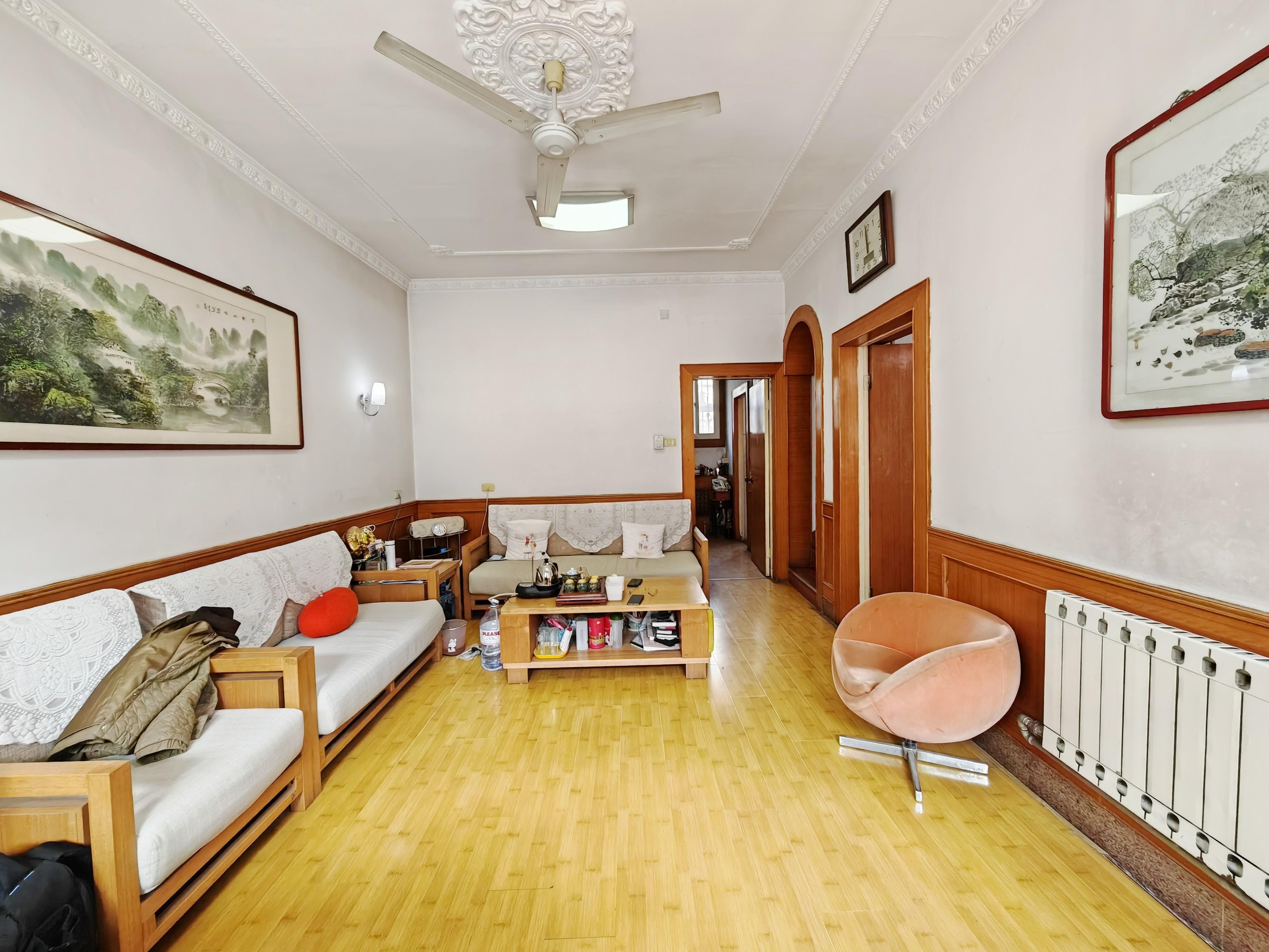  两层带院 户型方正 带院