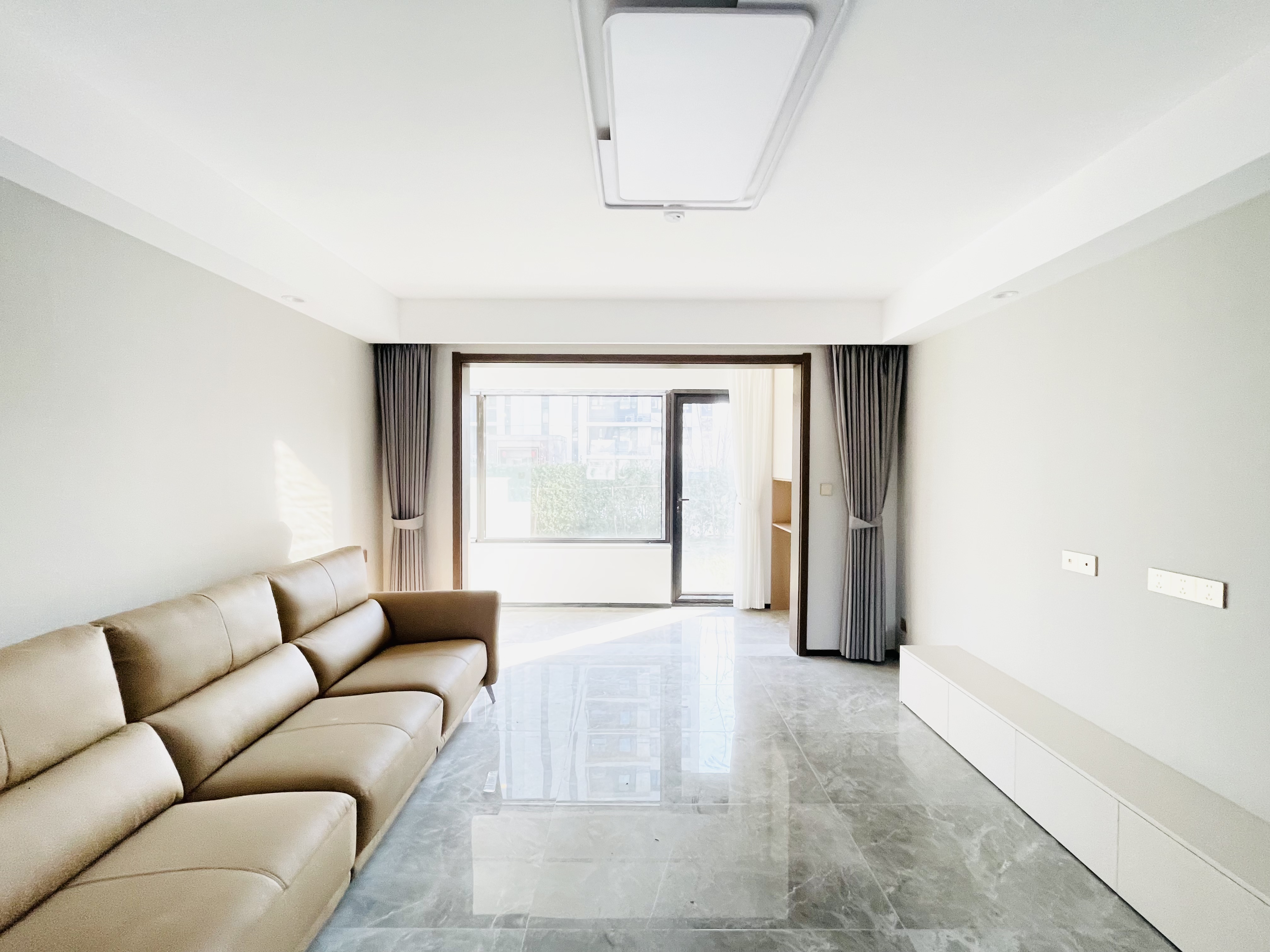  雪山万科城云湾园 南北