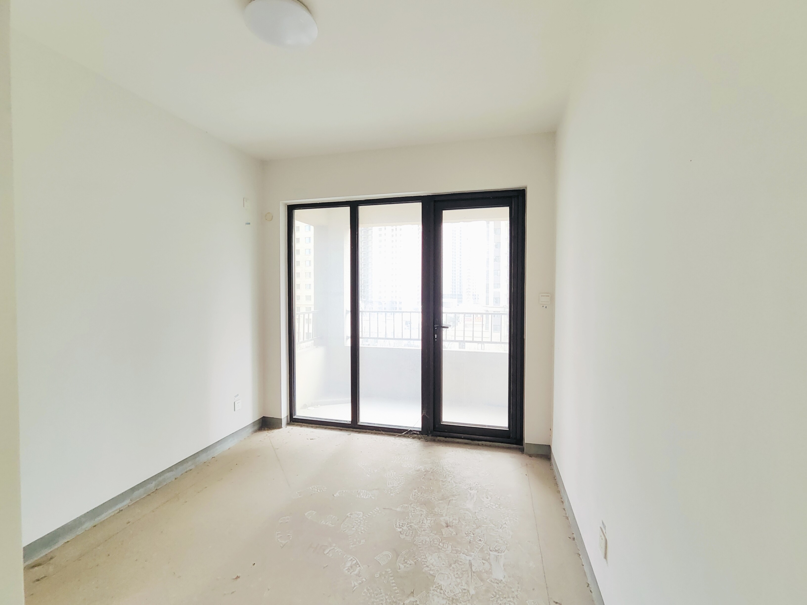 海尔云世界滟澜公馆花园