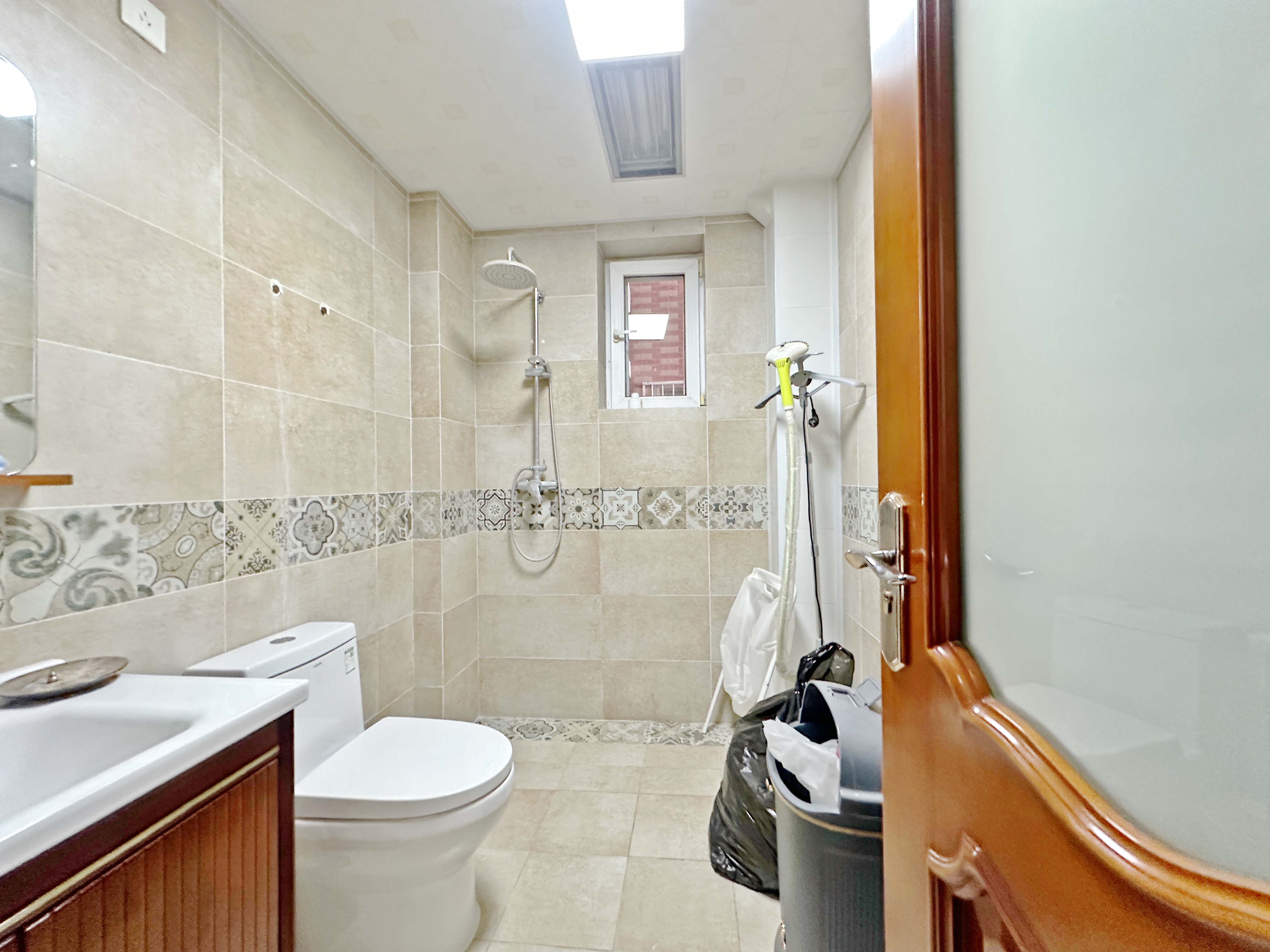 卧龙花园龙泰苑