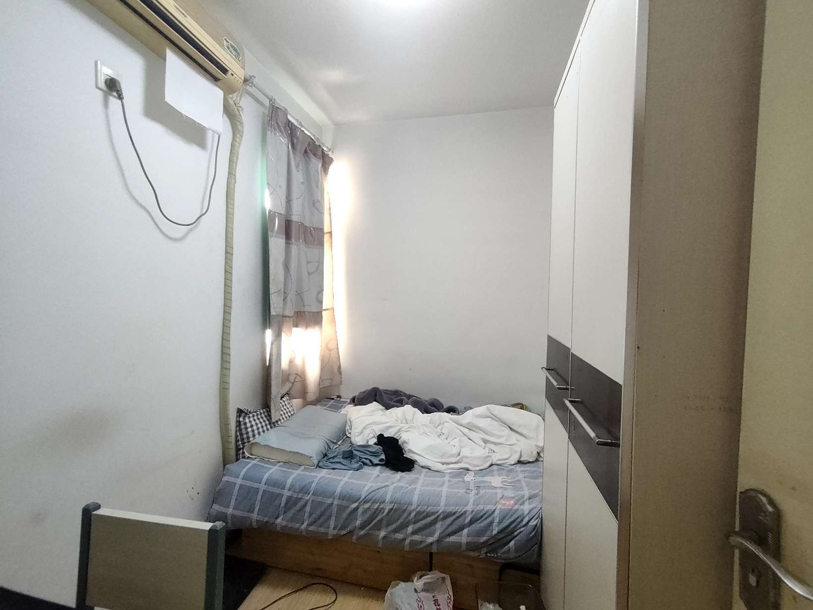 官扎营新区