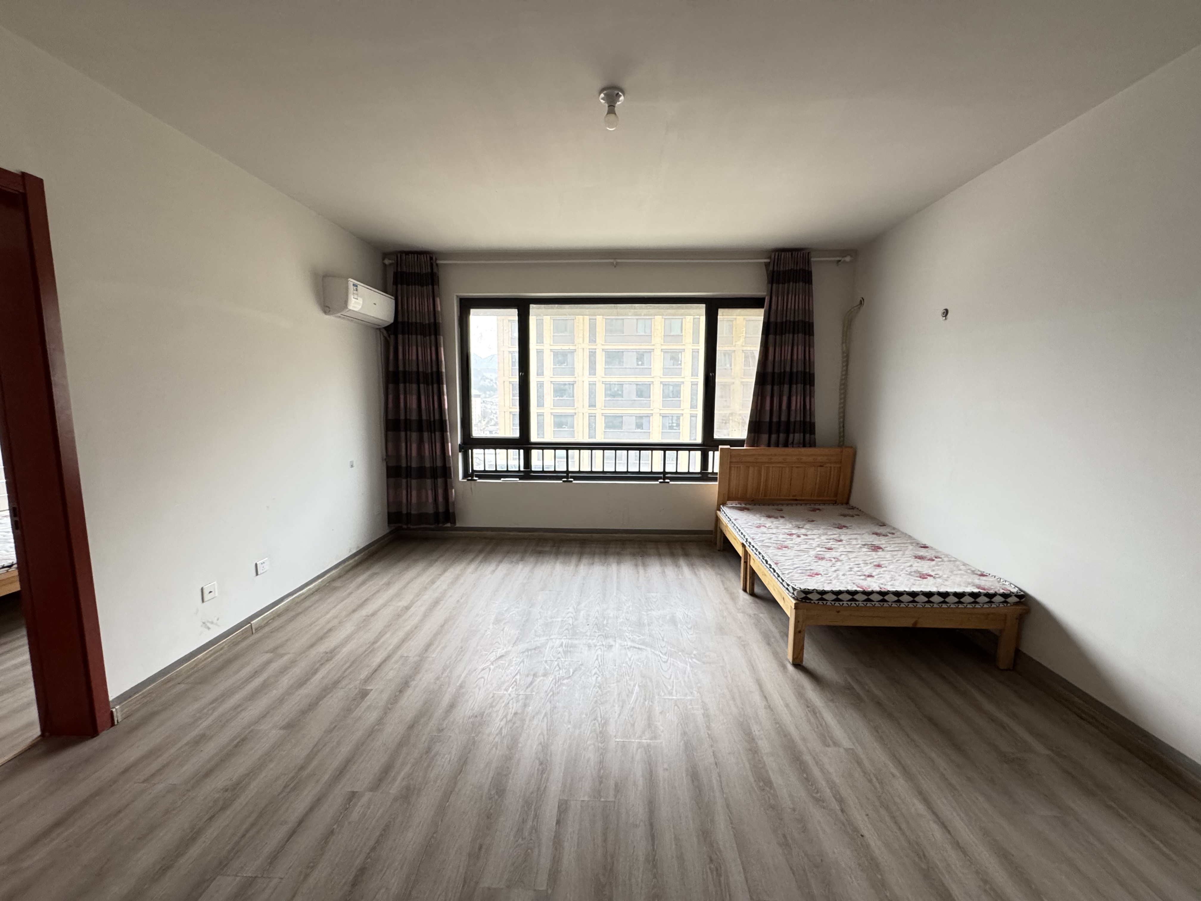 整租·高新绿城玉兰花园二期(诚园)，精装4室，拎包入住