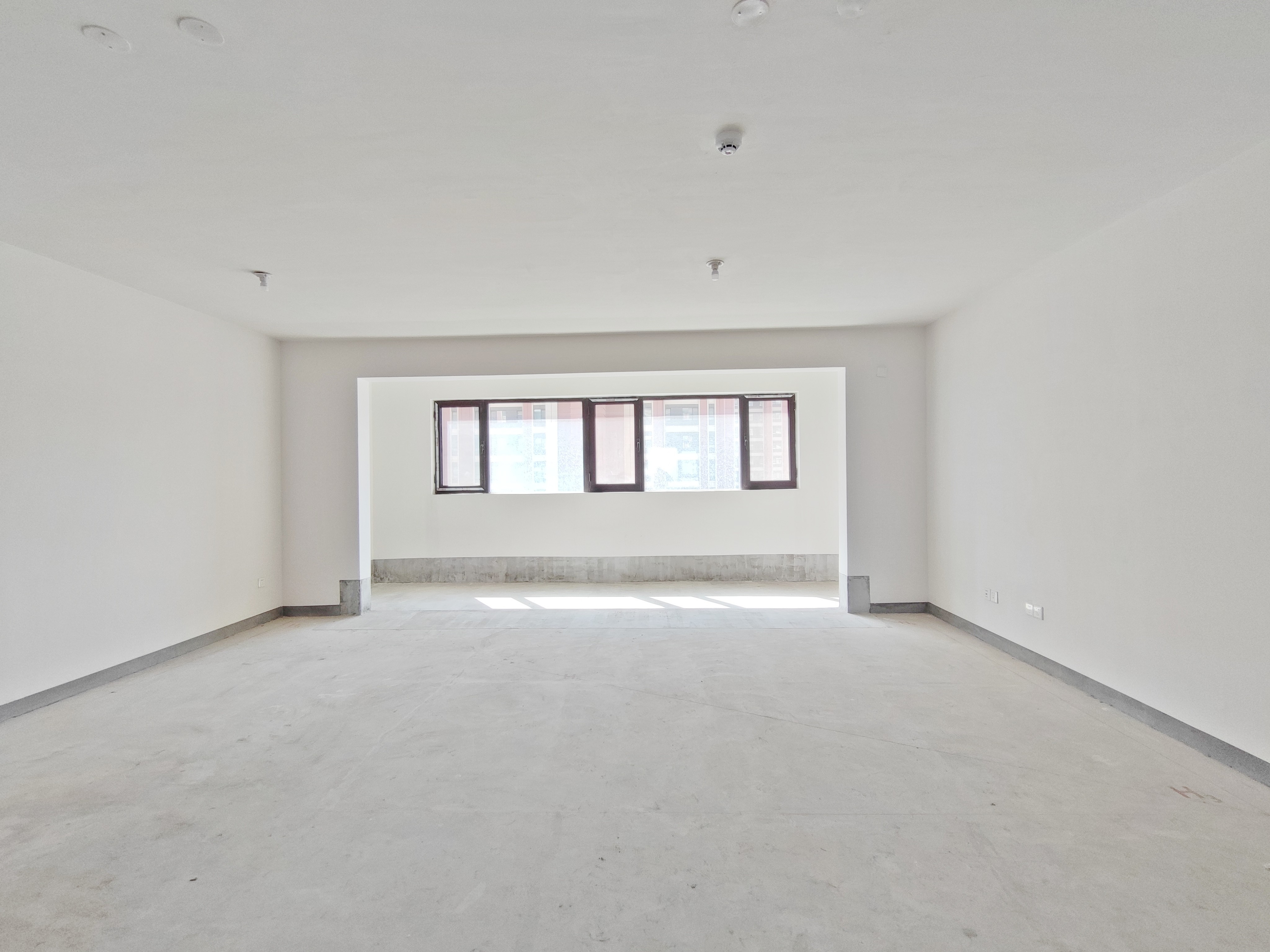  中建大学里 南北