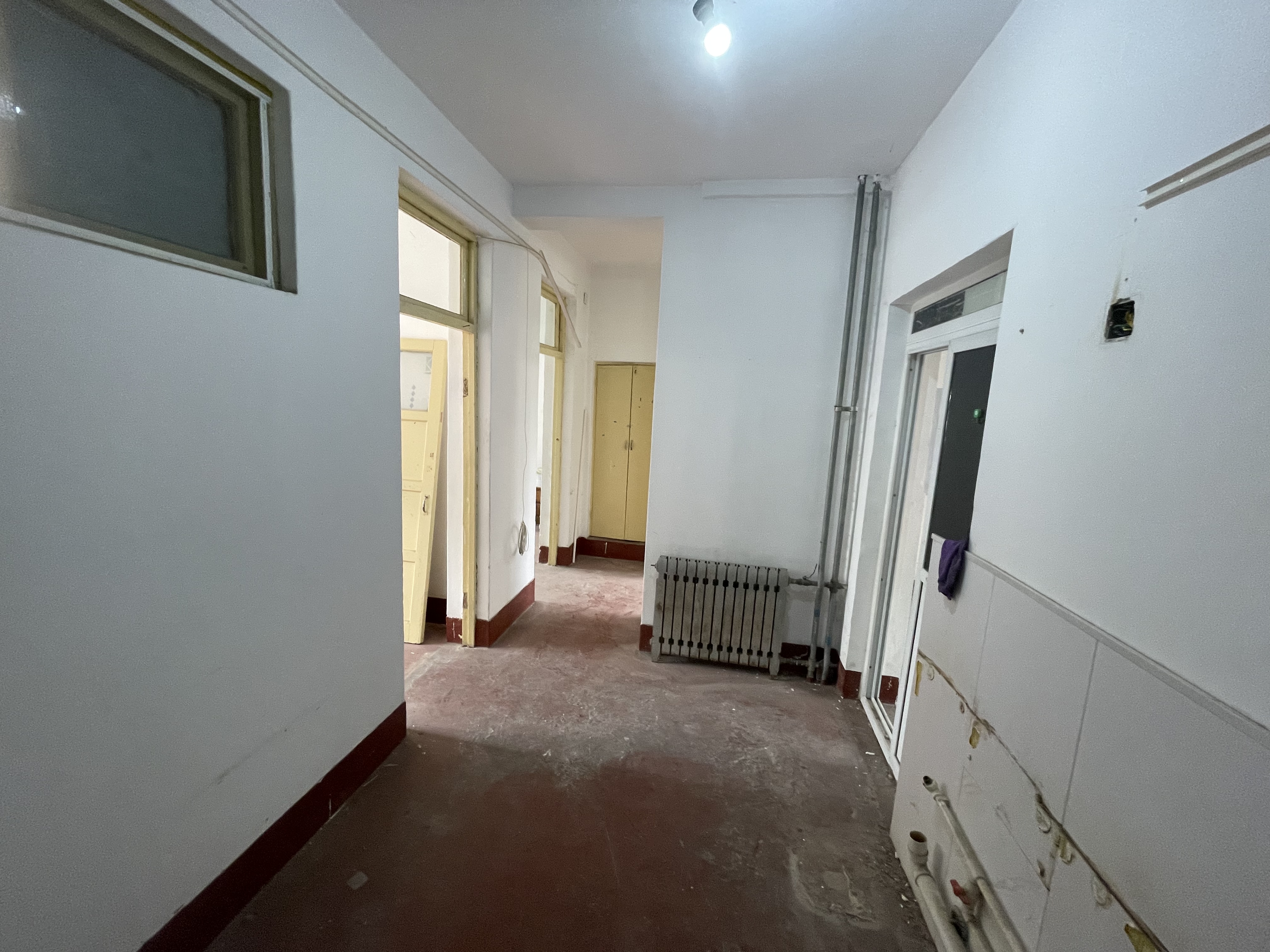 
							青年东路8号院