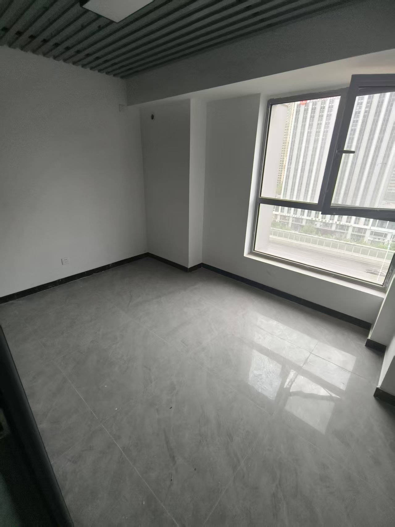 
							中建锦绣广场