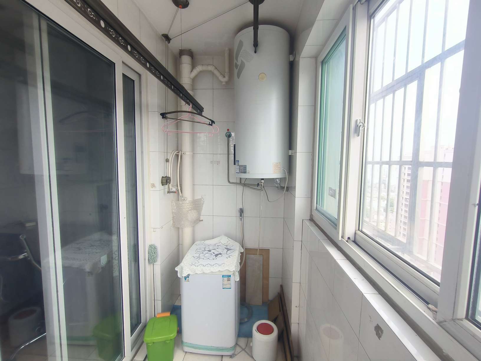 官扎营新区