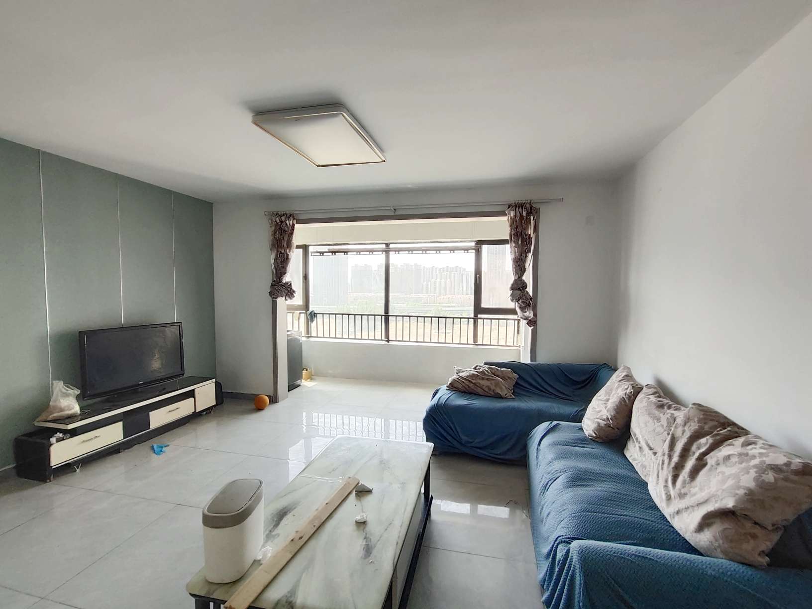 整租· 中建蔚蓝之城 3室2厅，家具家电齐全，随时看。