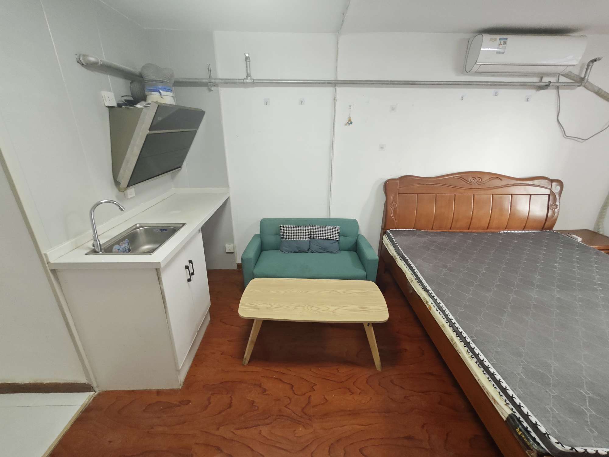 整租·经十路  妇幼  万象城附近价格可谈  家具齐全随时看房子