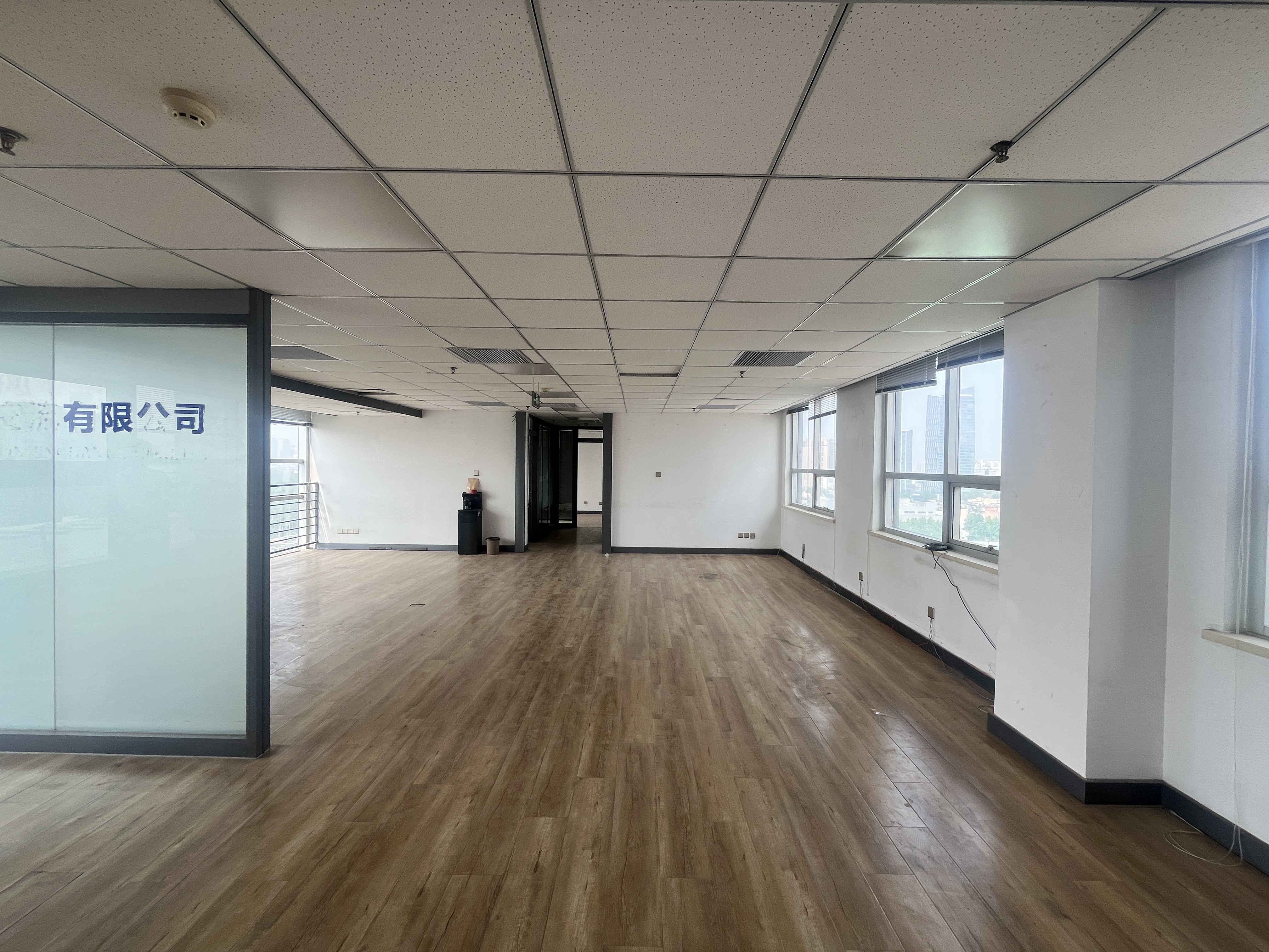 
							发展大厦