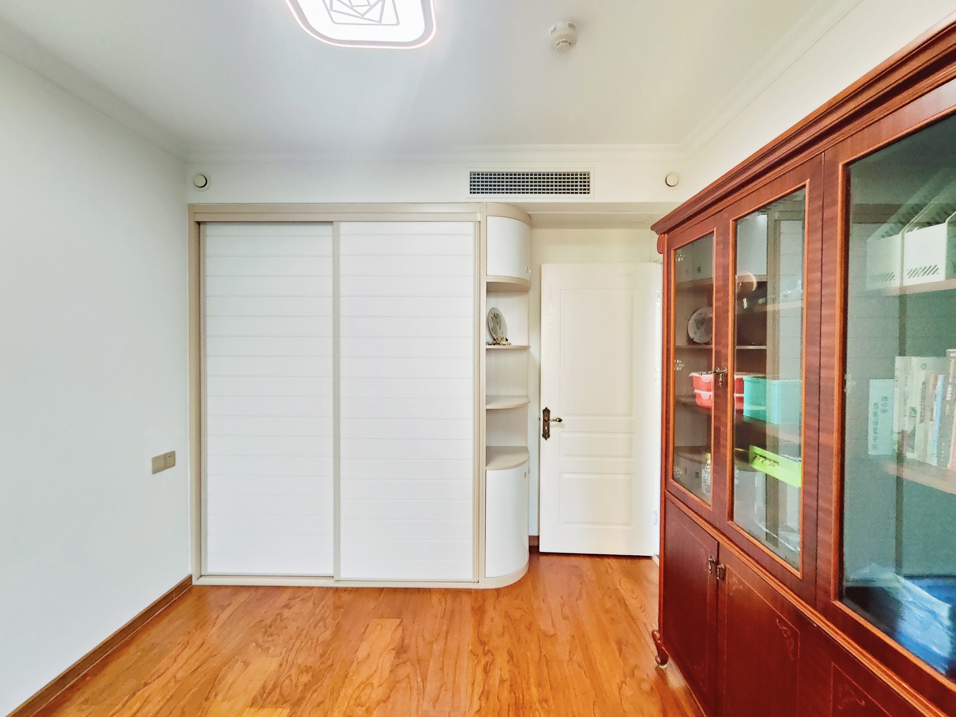 海尔云世界滟澜公馆花园