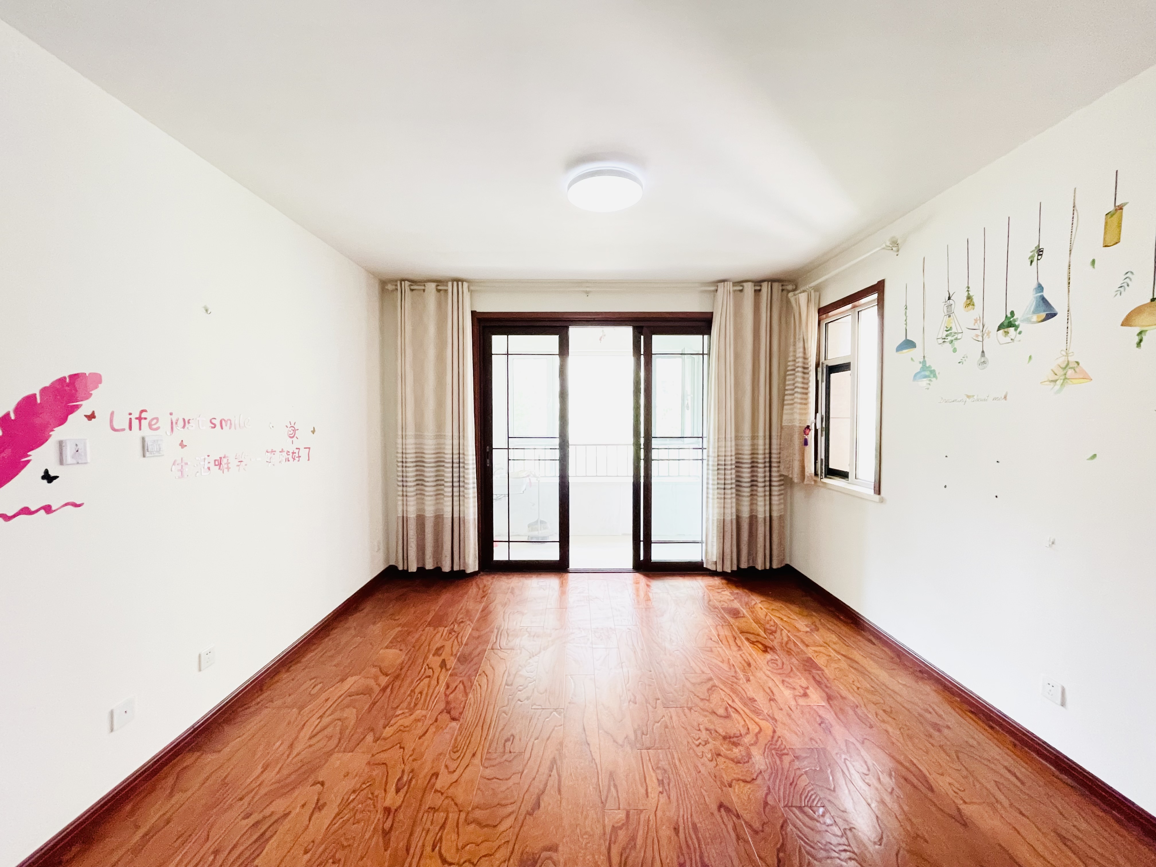  中国铁建国际城,2,1室1厅,130万